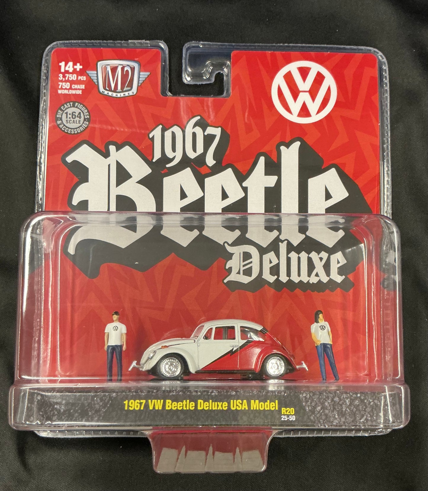 M2 Machines 1967 VW Beetle Deluxe USA Model Two Figures