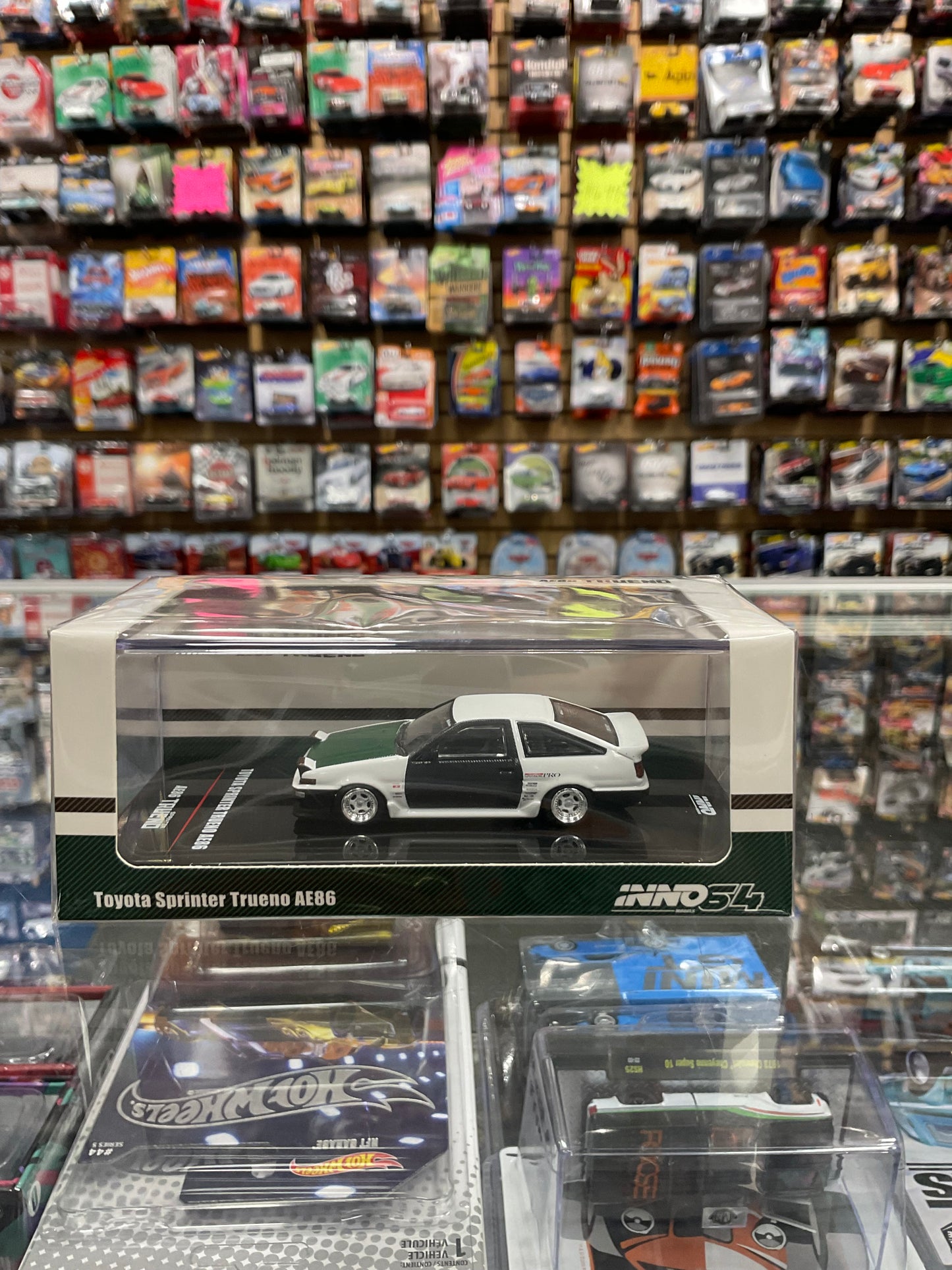 Inno64 Toyota Sprinter Trueno AE86 with Carbon Doors