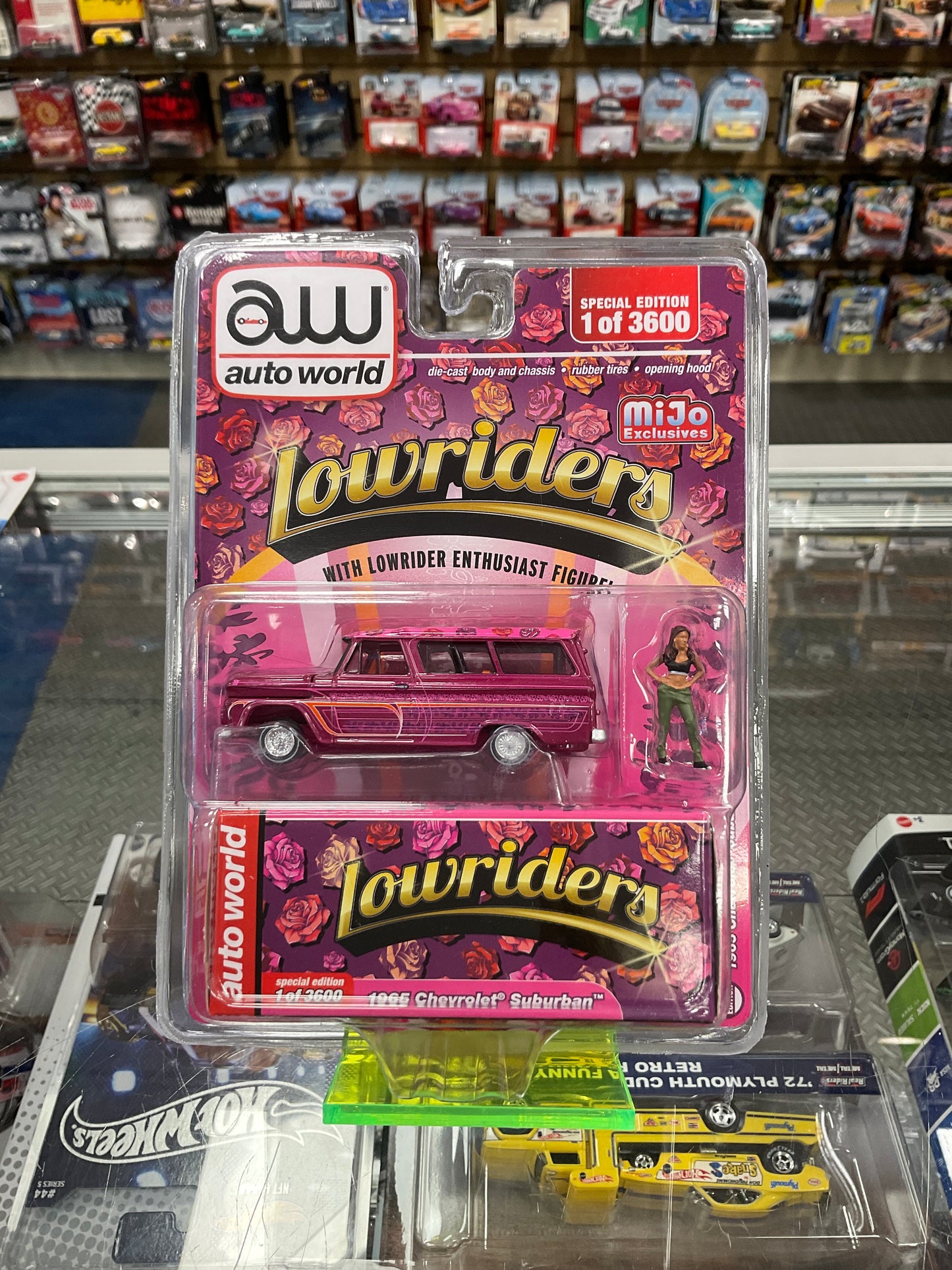 Auto World Lowriders 1965 Chevrolet Suburban