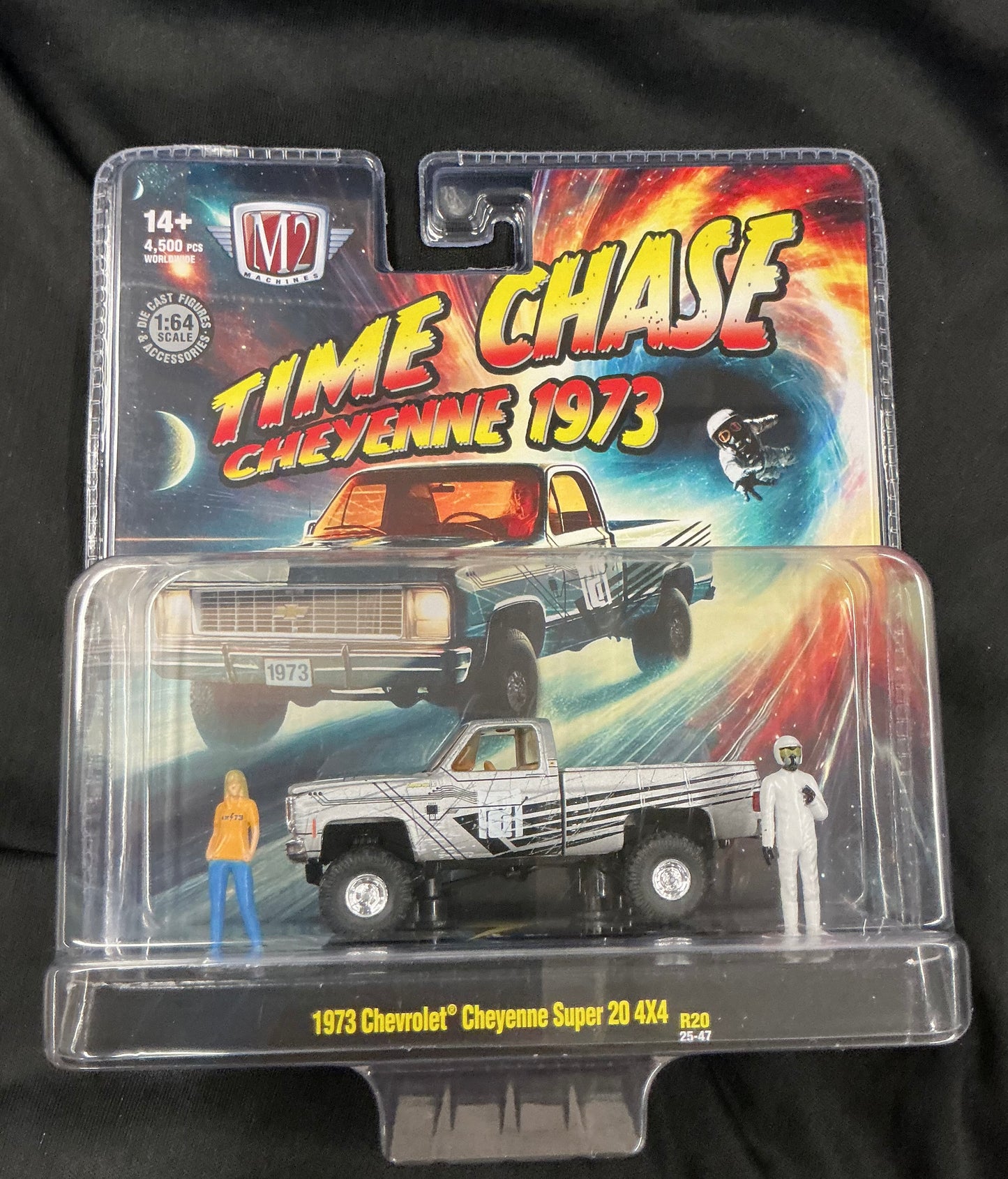 M2 Machines 1973 Chevrolet Cheyenne Super 20 4x4 Time Chase R20