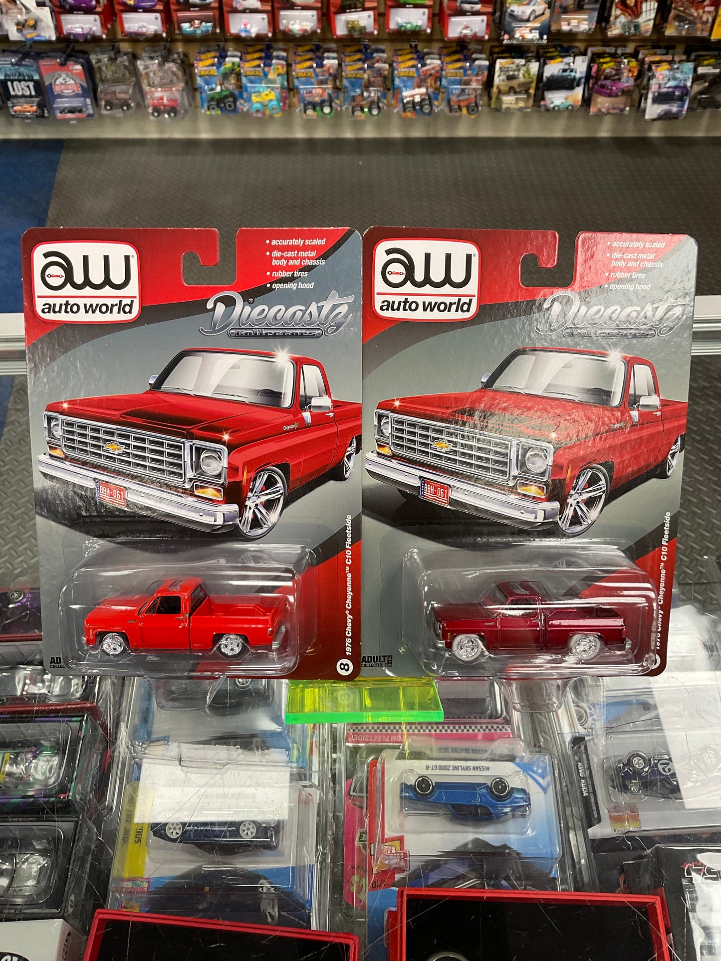 Autoworld Diecastz exclusive 1976 Chevy Cheyenne C10 Fleetside Red Chase and Regular