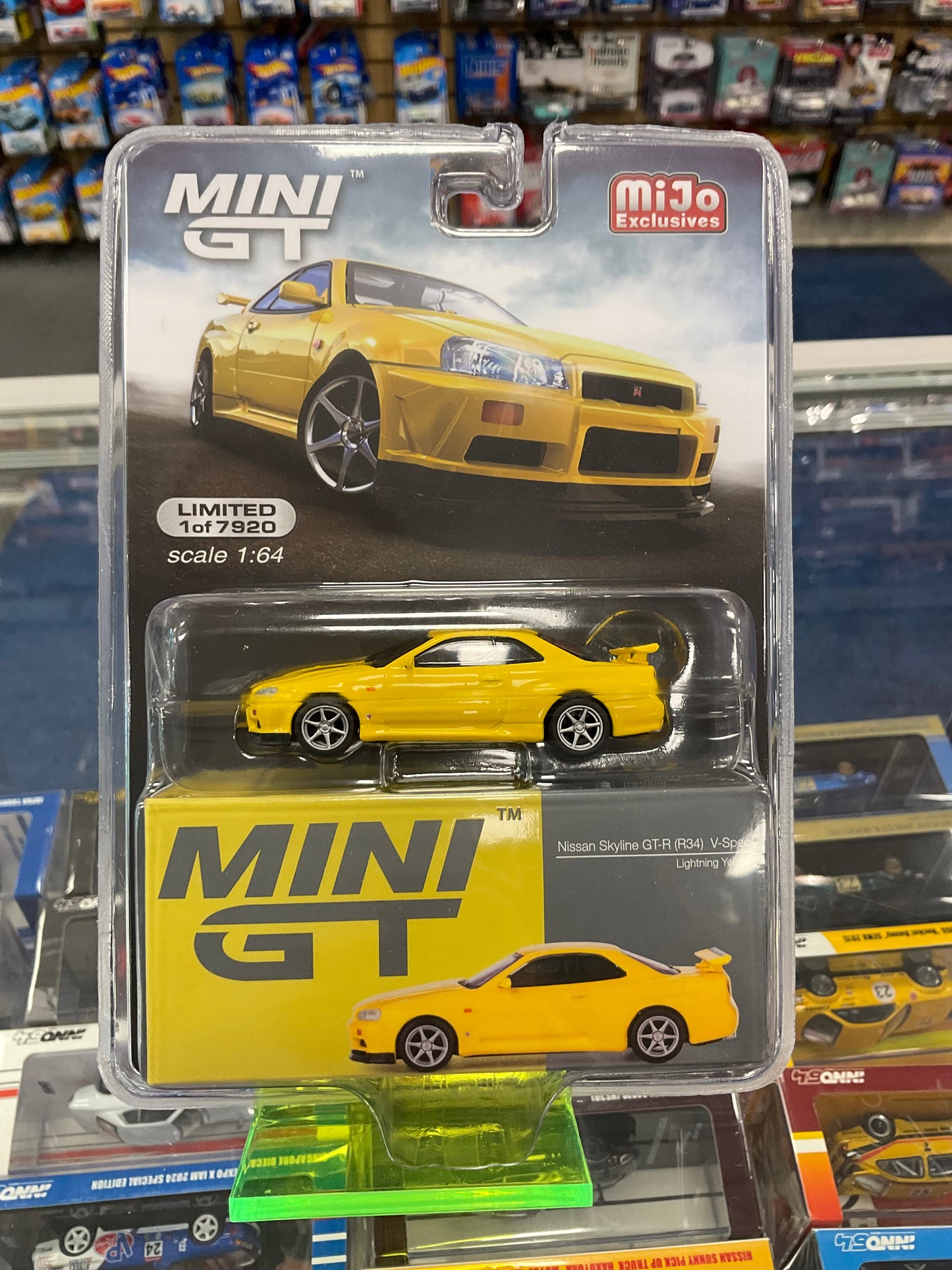 Mini GT 762 Nissan Skyline GT-R (R34) V-Spec Lightning Yellow
