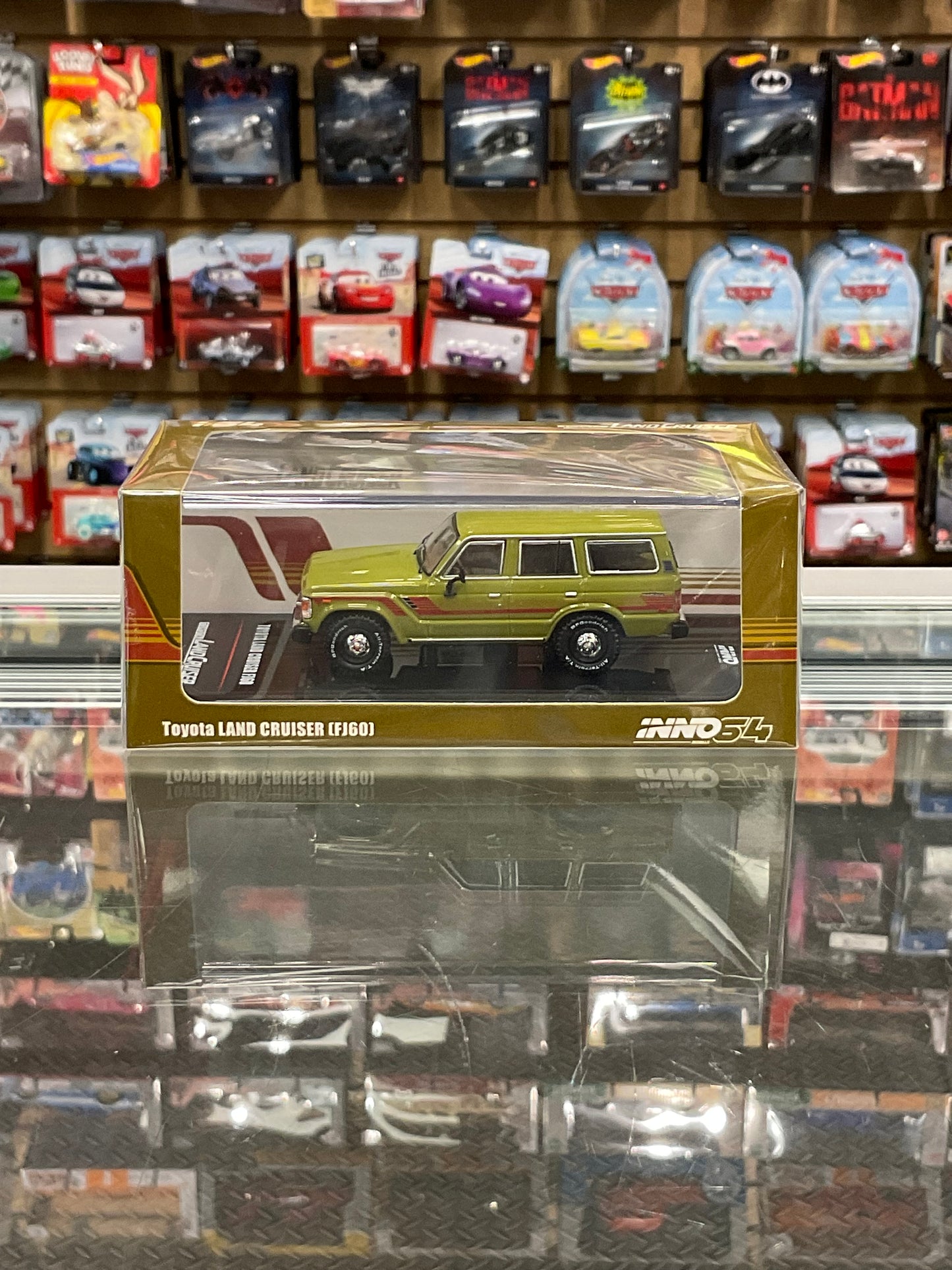 Inno64 Toyota Land Cruiser (FJ60) Olive Green