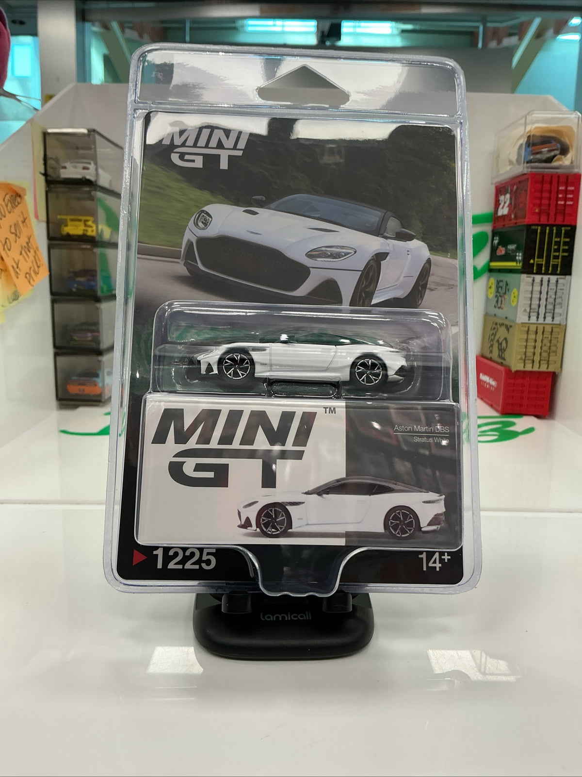 Mini GT 1225 Aston Martin DBS Stratus White