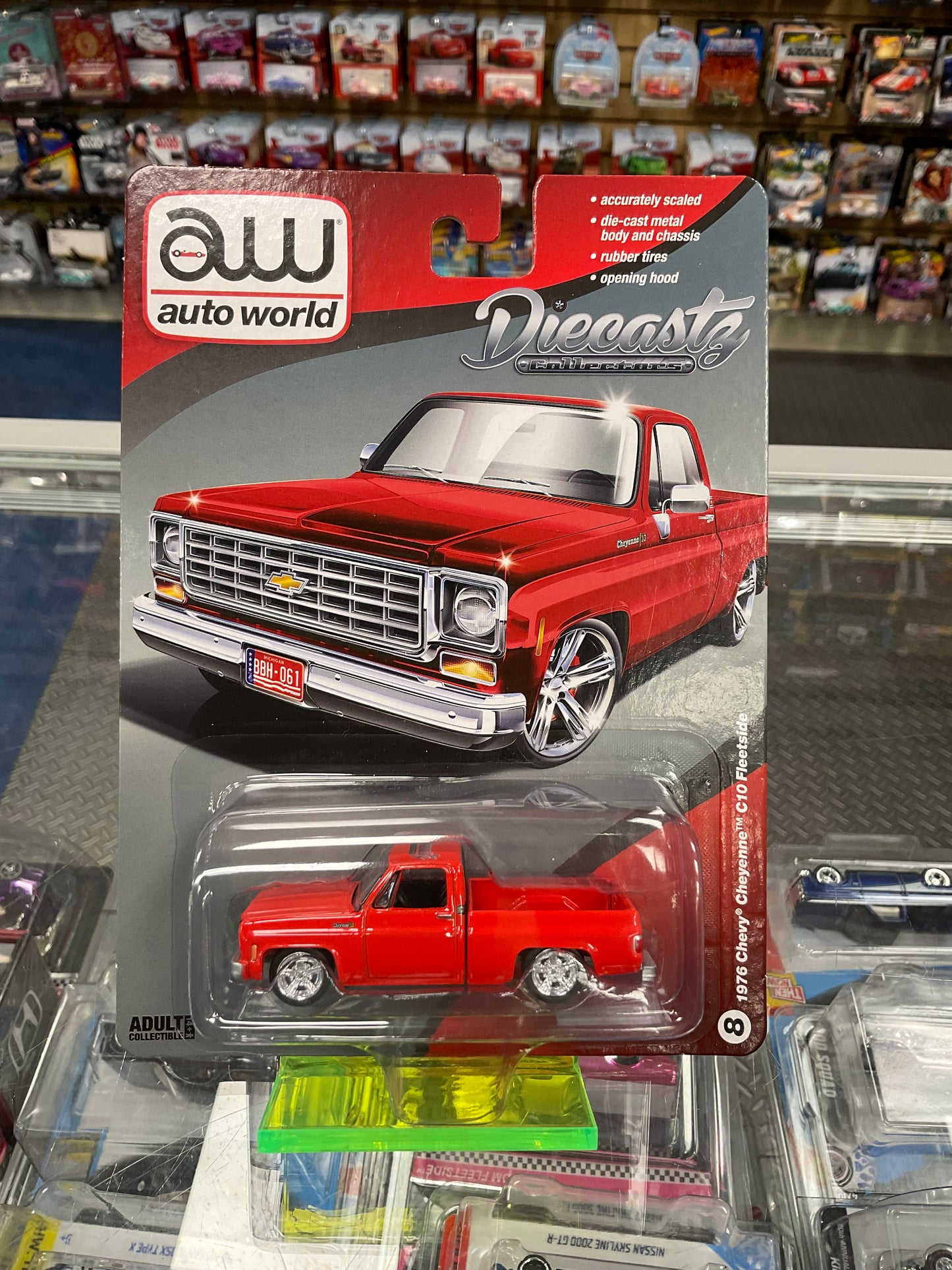 Autoworld Diecastz exclusive 1976 Chevy Cheyenne C10 Fleetside Red Chase and Regular