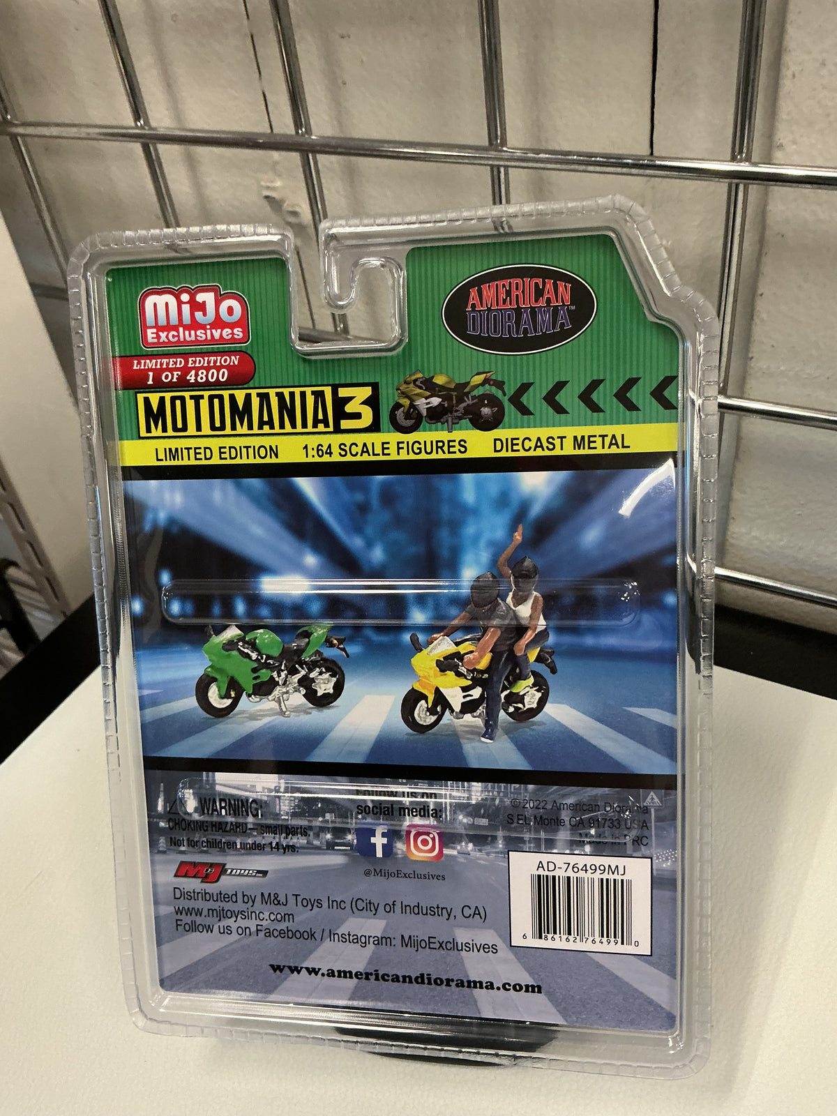 American Diorama Moto Mania 3 Figure & Bike Set 76499