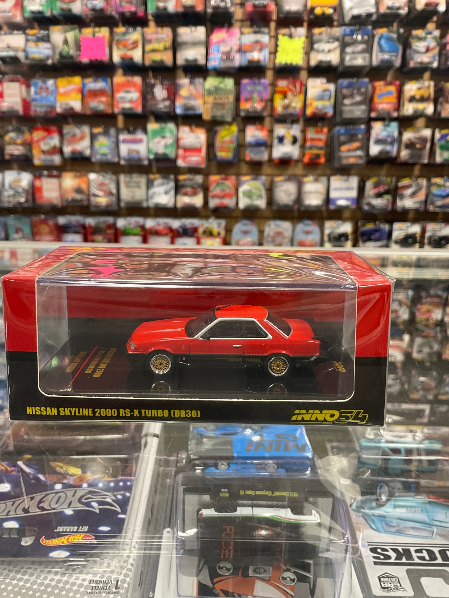 Inno64 Nissan Skyline 2000 RS-X Turbo (DR30) Red/Black