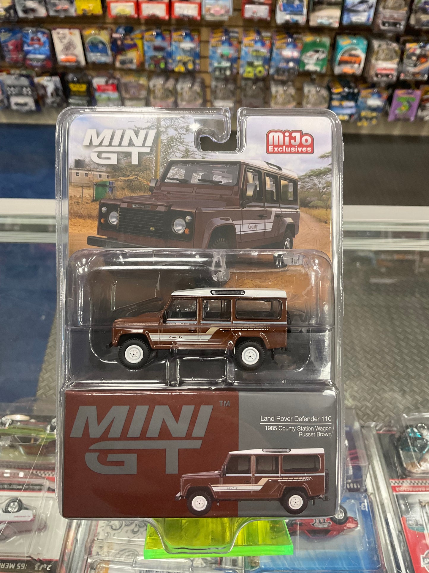 Mini GT 734 Land Rover Defender 110 1985 County Station Wagon Russet Brown