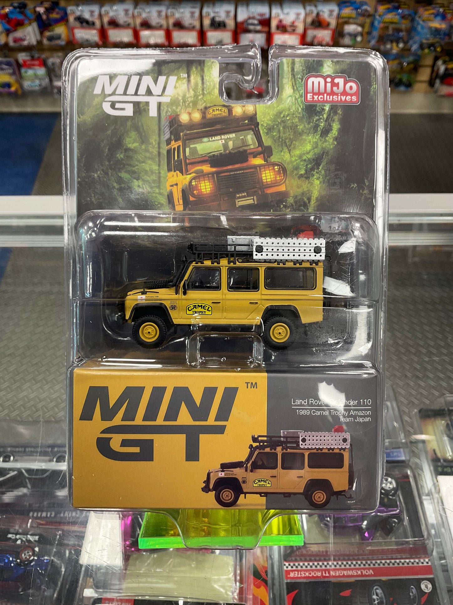 Mini GT 751 Land Rover Defender 110 1989 Camel Trophy Amazon Team Japan