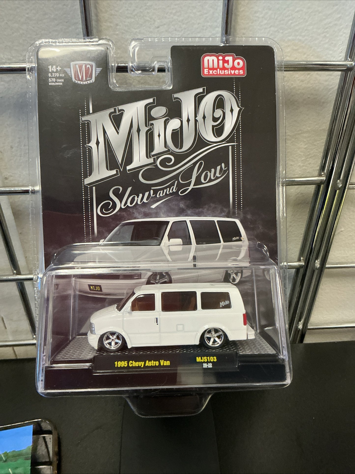 M2 Machines 1995 Chevrolet Astro Van Custom Slow & Low MJS103