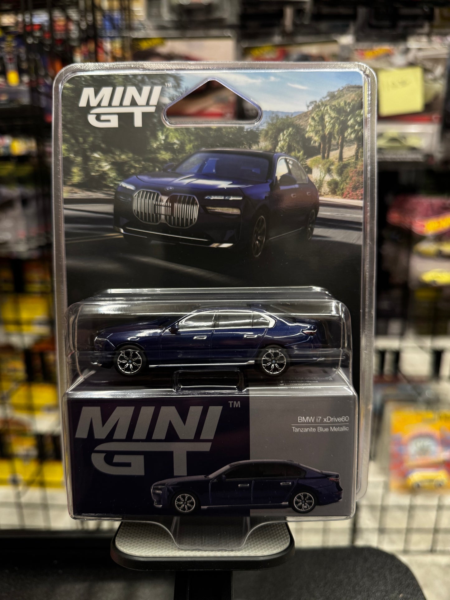Mini GT 1111 BMW i7 xDrive60 Tanzanite Blue Metallic