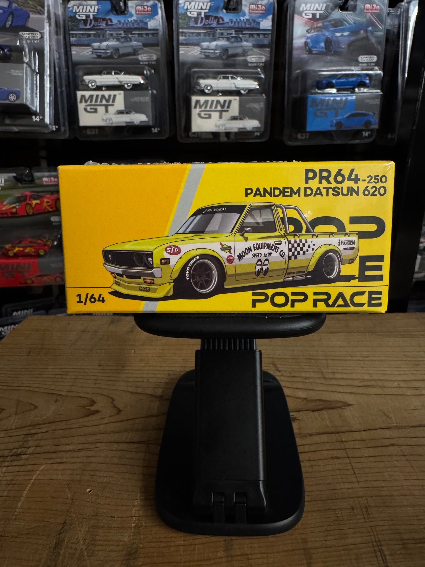 Pop Race PR64-250 Pandem Datsun 620