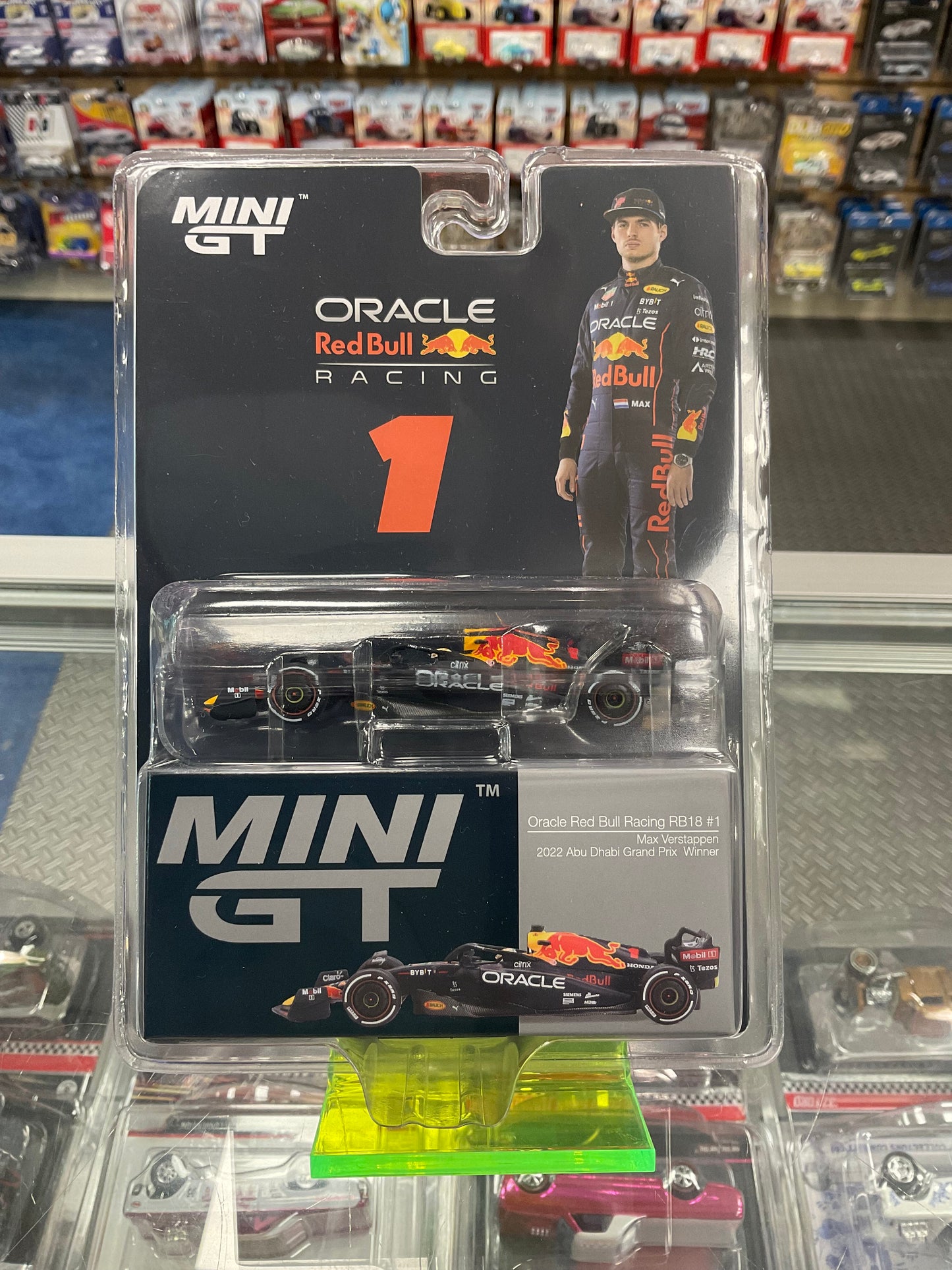 MiniGT 520 Oracle Red Bull Racing RB18 #1 Max Verstappen 2022 Abu Dhabi Grand Prix Winner