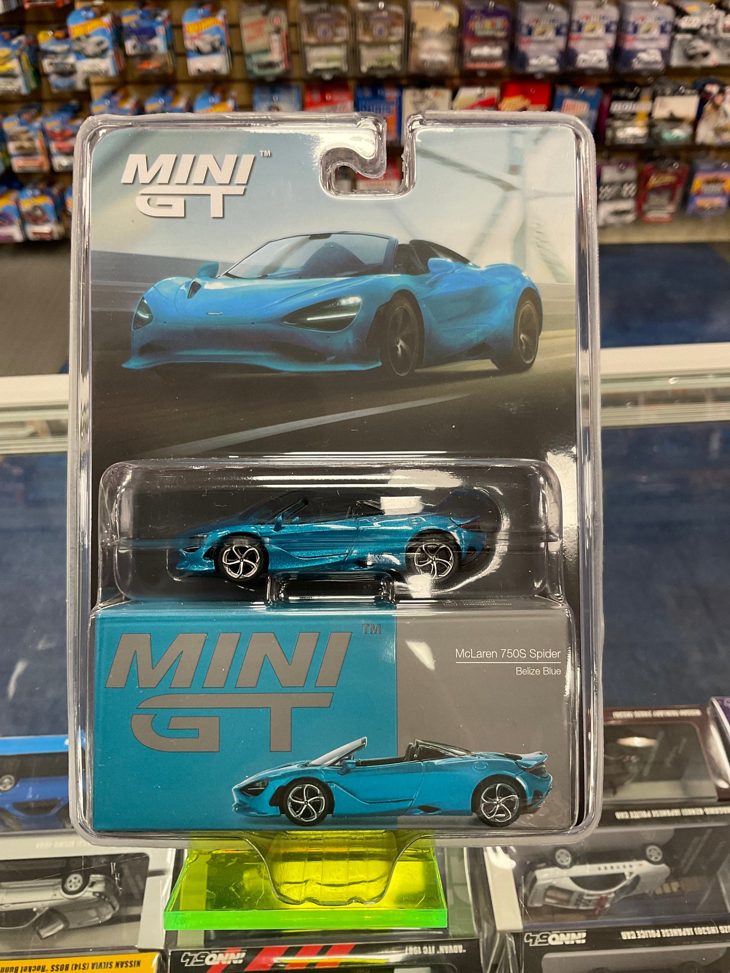MiniGT 812 McLaren 750S Spider Belize Blue