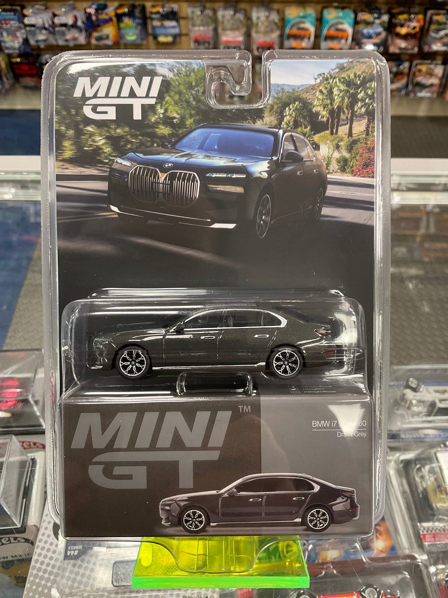 Mini GT 818 BMW i7 xDrive60 Dravit Grey