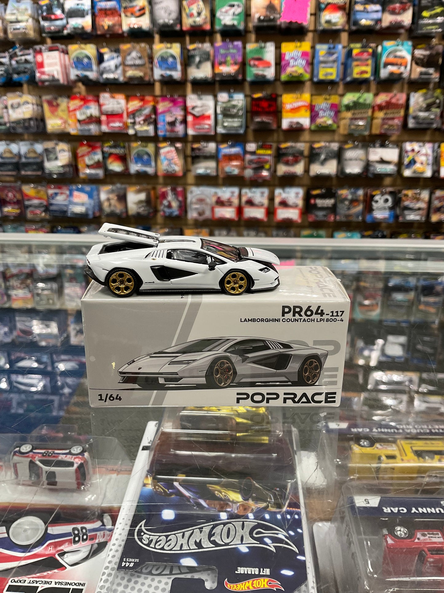 Pop Race PR64-117 Lamborghini Countach LPI 800-4 White