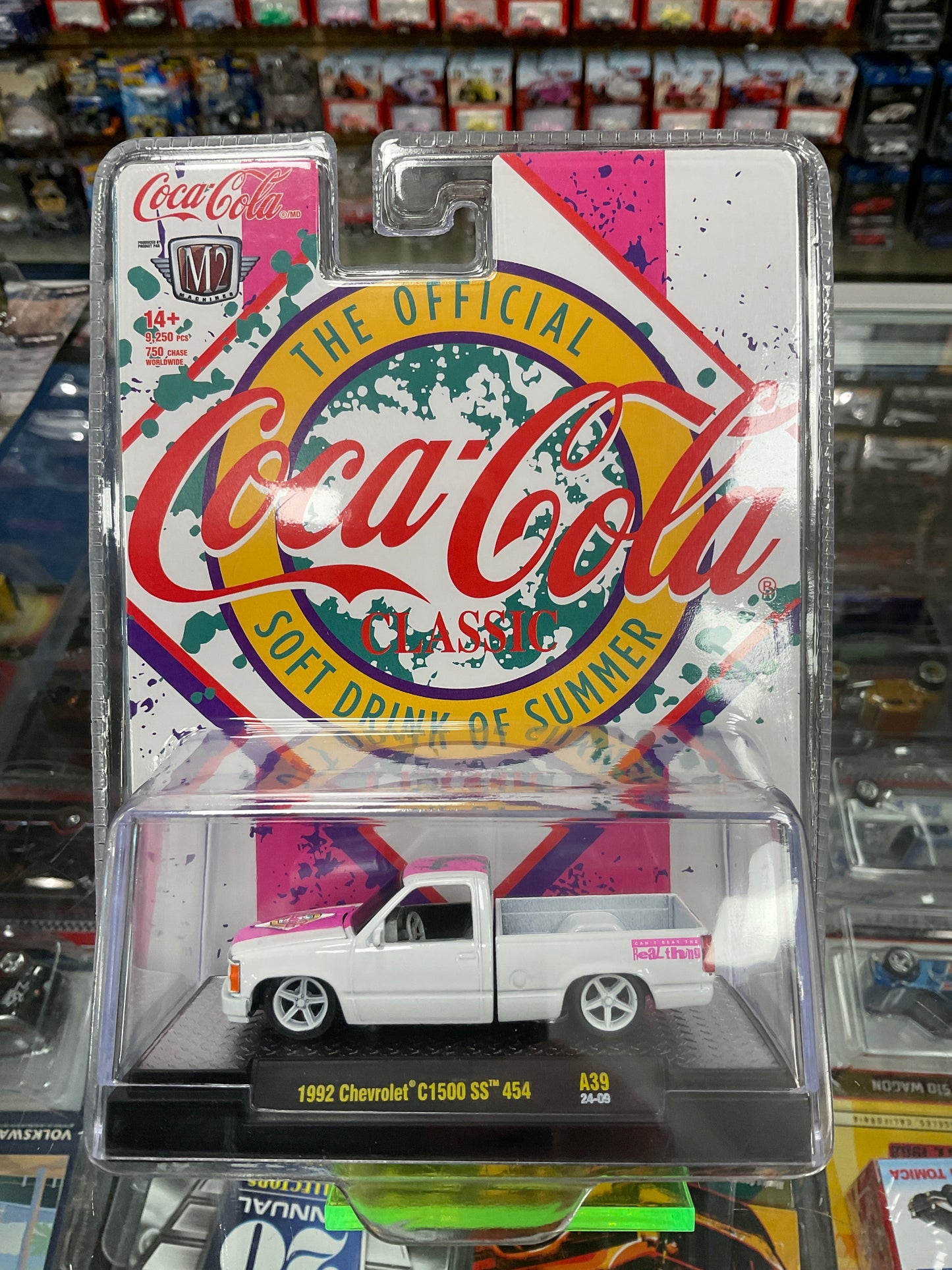 M2 Machines 1992 Chevrolet C1500 SS 454 white/pink