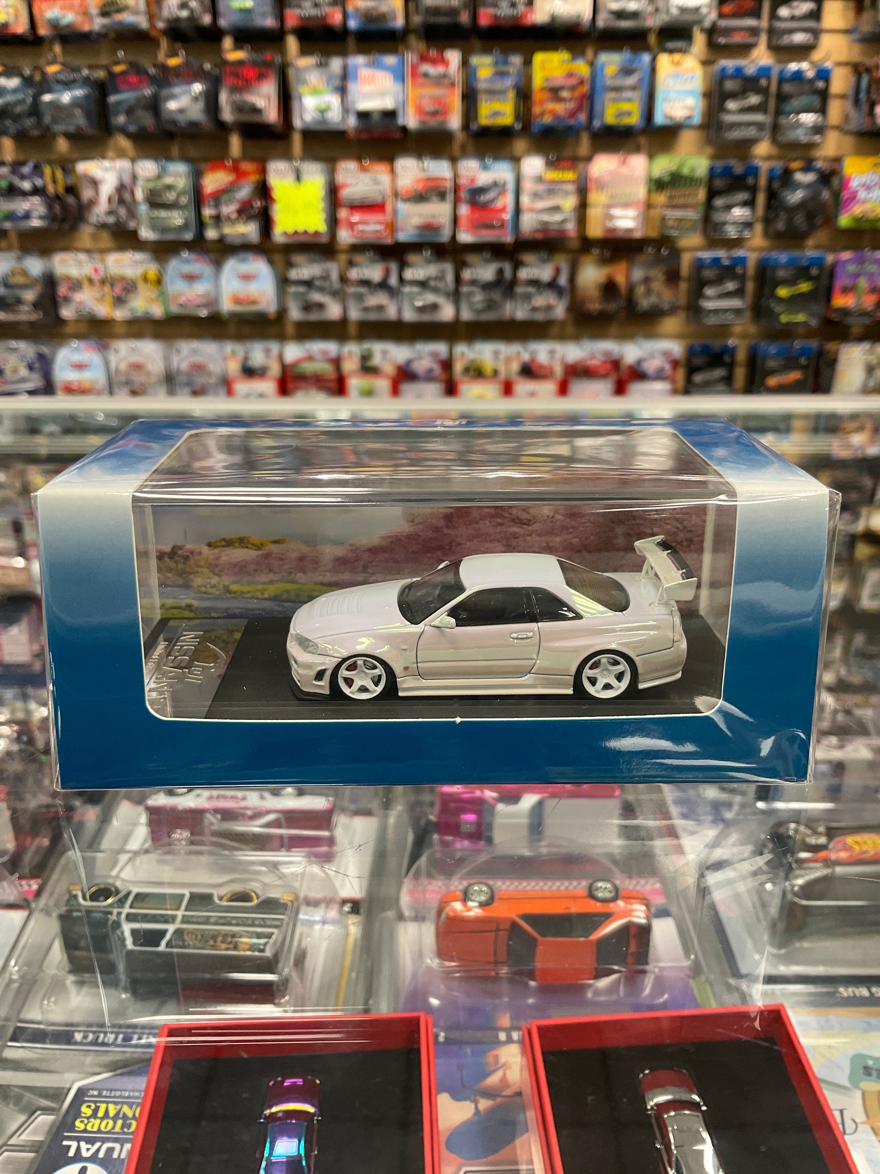 Fuji Nissan Skyline Gt-r R34 Pearlescent White – Diecastz