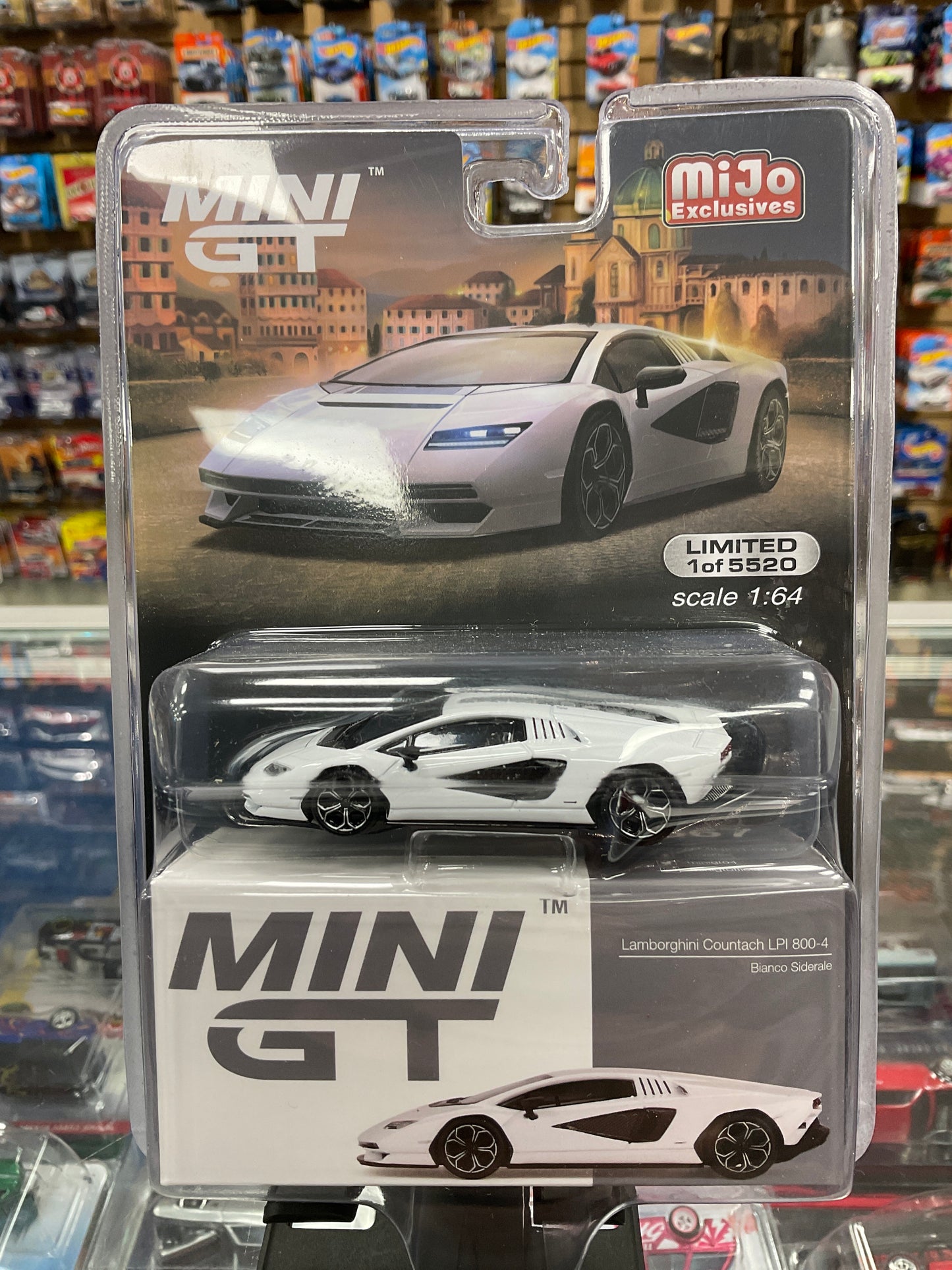 MiniGT 567 Lamborghini Countach LPI 800-4 Bianca Siderale