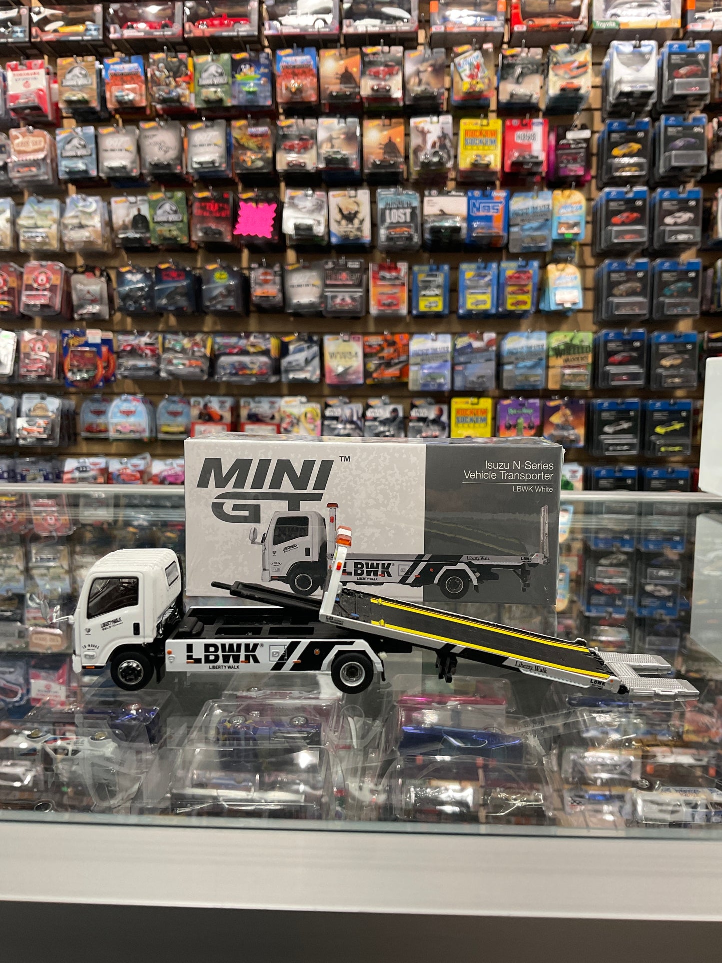 MiniGT 356 Isuzu N-Series Vehicle Transport LBWK White