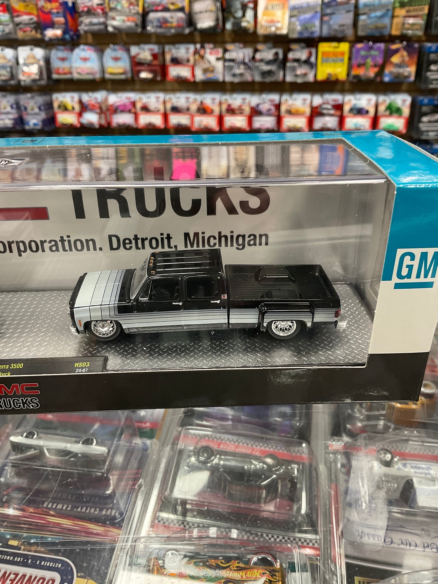 M2 Machines HAULER GMC Trucks 1973 GMC Sierra 3500 &1976 GMC Truck