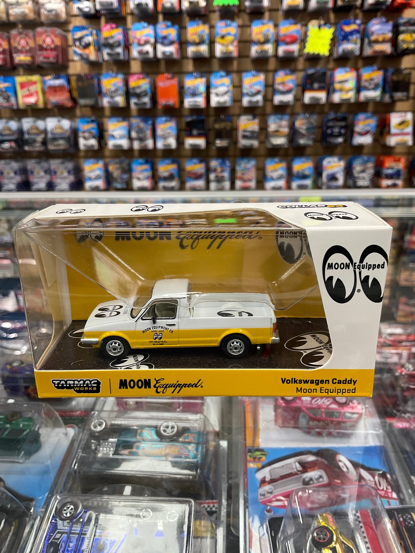 Tarmac Works Volkswagen Caddy Moon Equipped
