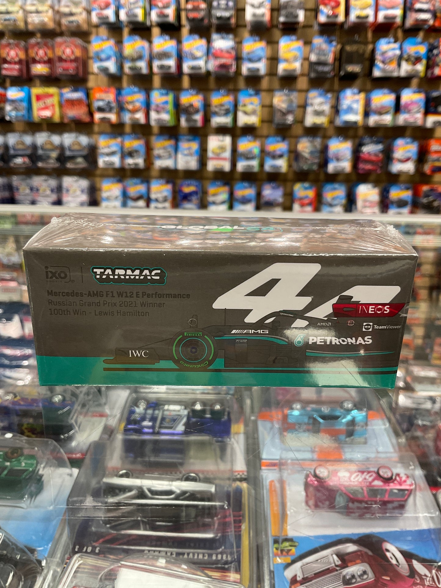 Tarmac Mercedes-AMG F1 W12 E Performance Russian Grand Prix 2021 Winner 100th Win Lewis Hamilton