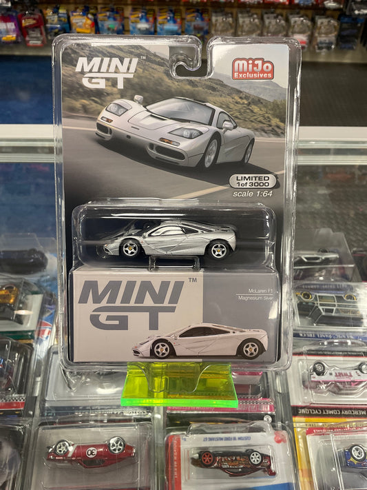 MiniGT 555 McLaren F1 Magnesium Silver