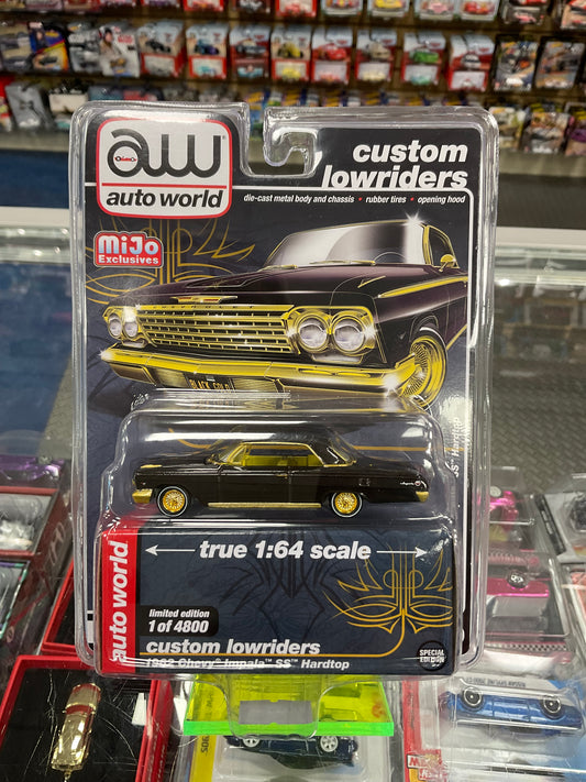 Auto World Custom Lowriders 1962 Chevy Impala SS Hardtop Black/Gold
