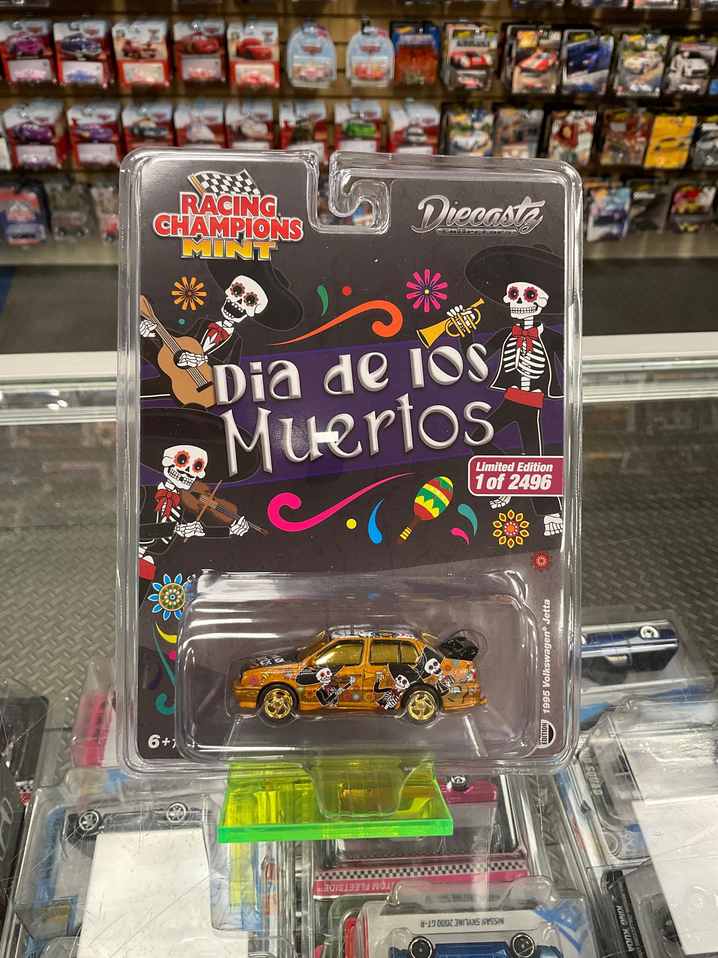 Racing Champions Diecastz Exclusive Mint Dia de Los Muertos 1995 Volkswagen Jetta-Z Chase and Regular