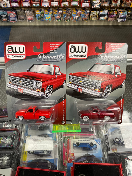 Autoworld Diecastz exclusive 1976 Chevy Cheyenne C10 Fleetside Red Chase and Regular