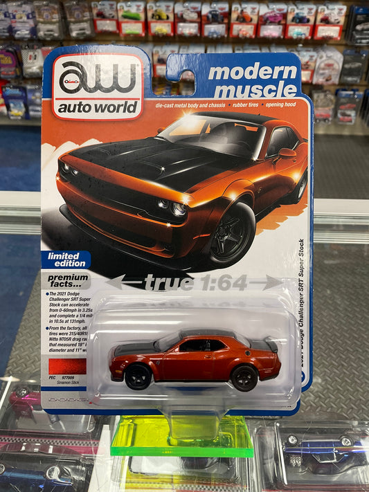 Auto World Modern Muscle 2021 Dodge Challenger SRT Super Stock Sinamon Stick