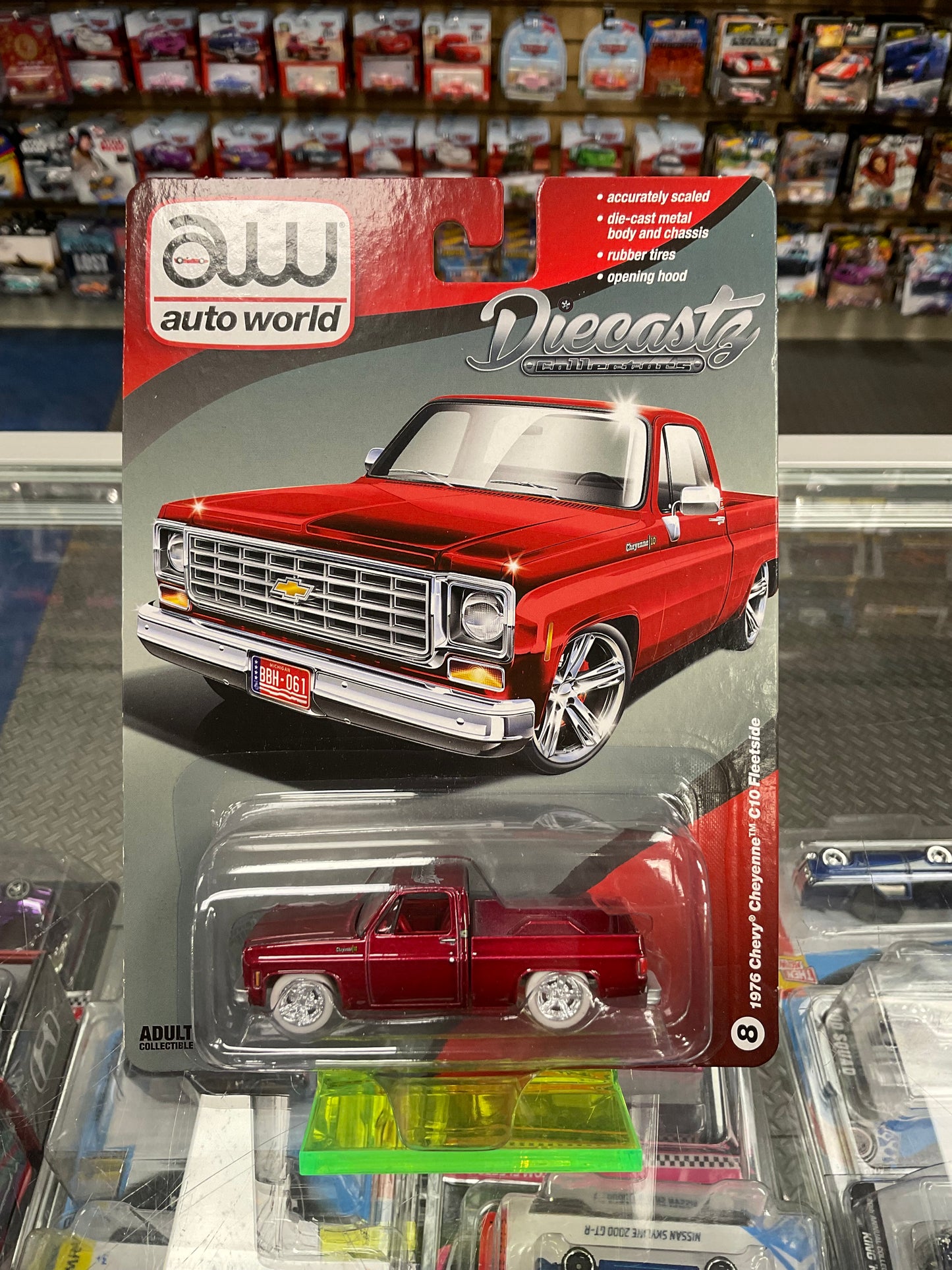 Autoworld Diecastz exclusive 1976 Chevy Cheyenne C10 Fleetside Red Chase and Regular