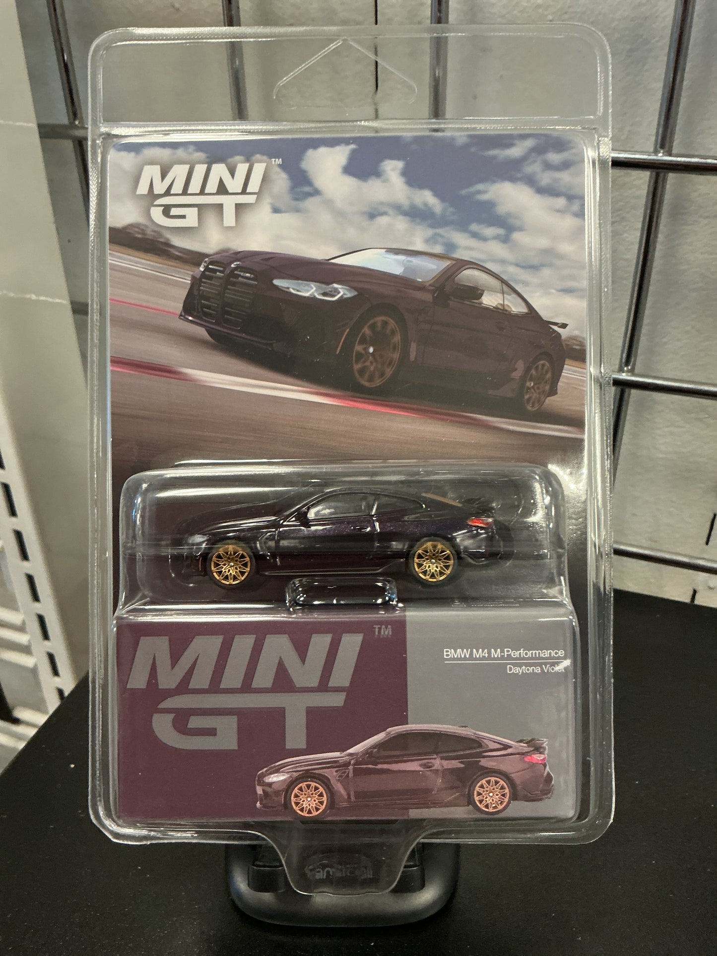 MiniGT BMW M4 M-PERFORMANCE DAYTONA VIOLET