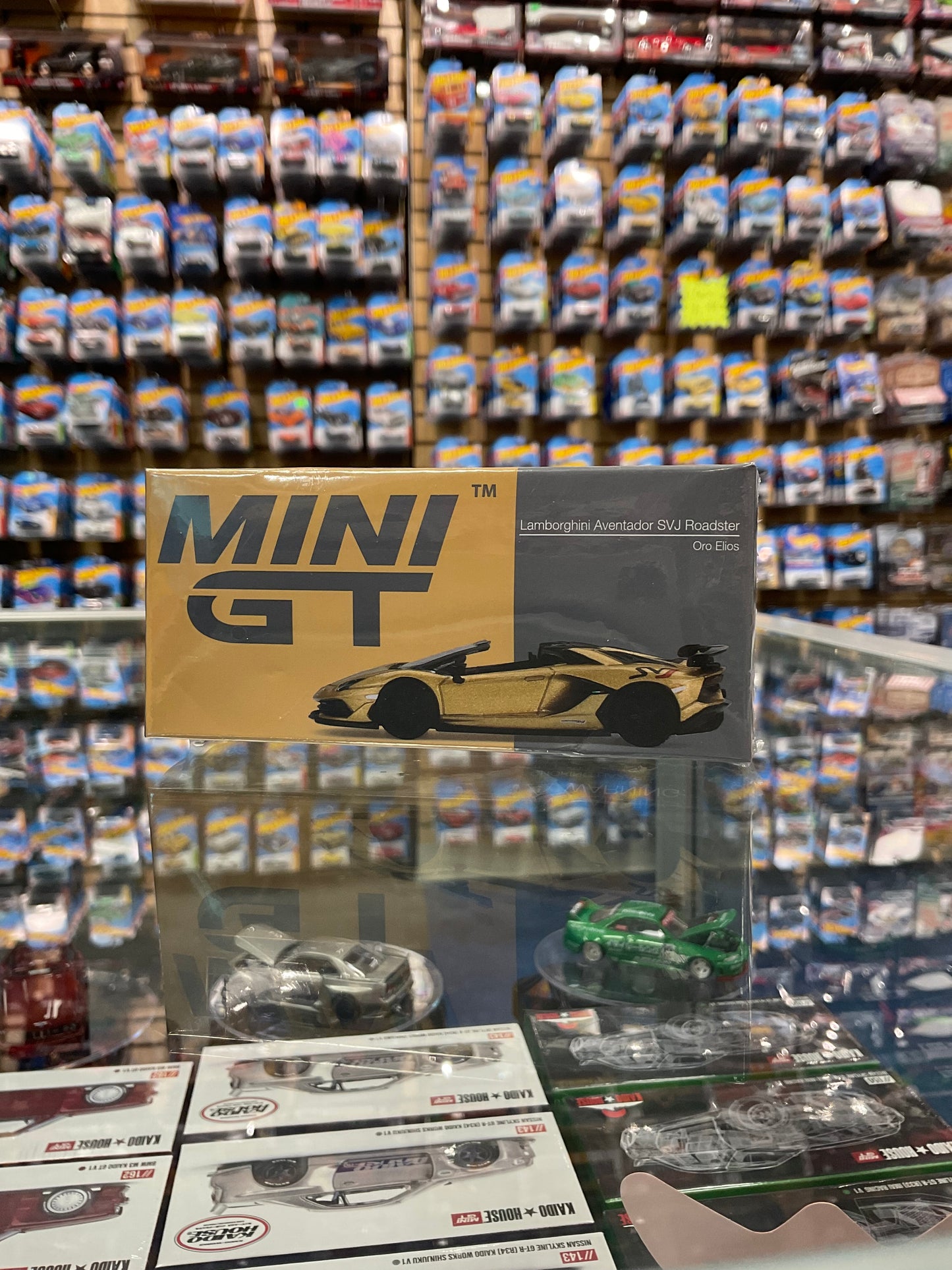 Mini GT #363 Lamborghini Aventador SVJ roadster Oro Elios