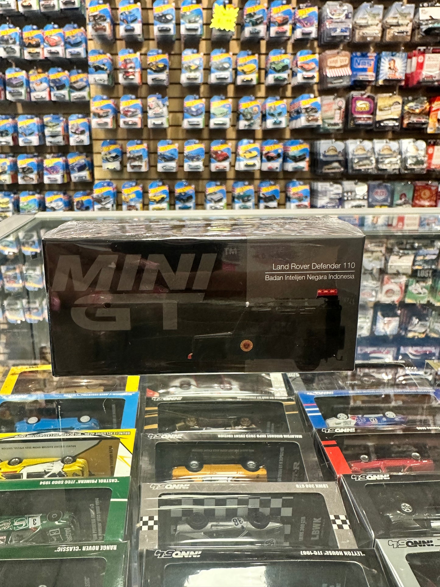 Mini GT 158 Land Rover Defender 110 Badan Intelijen Negara Indonesia - EMS Exclusive