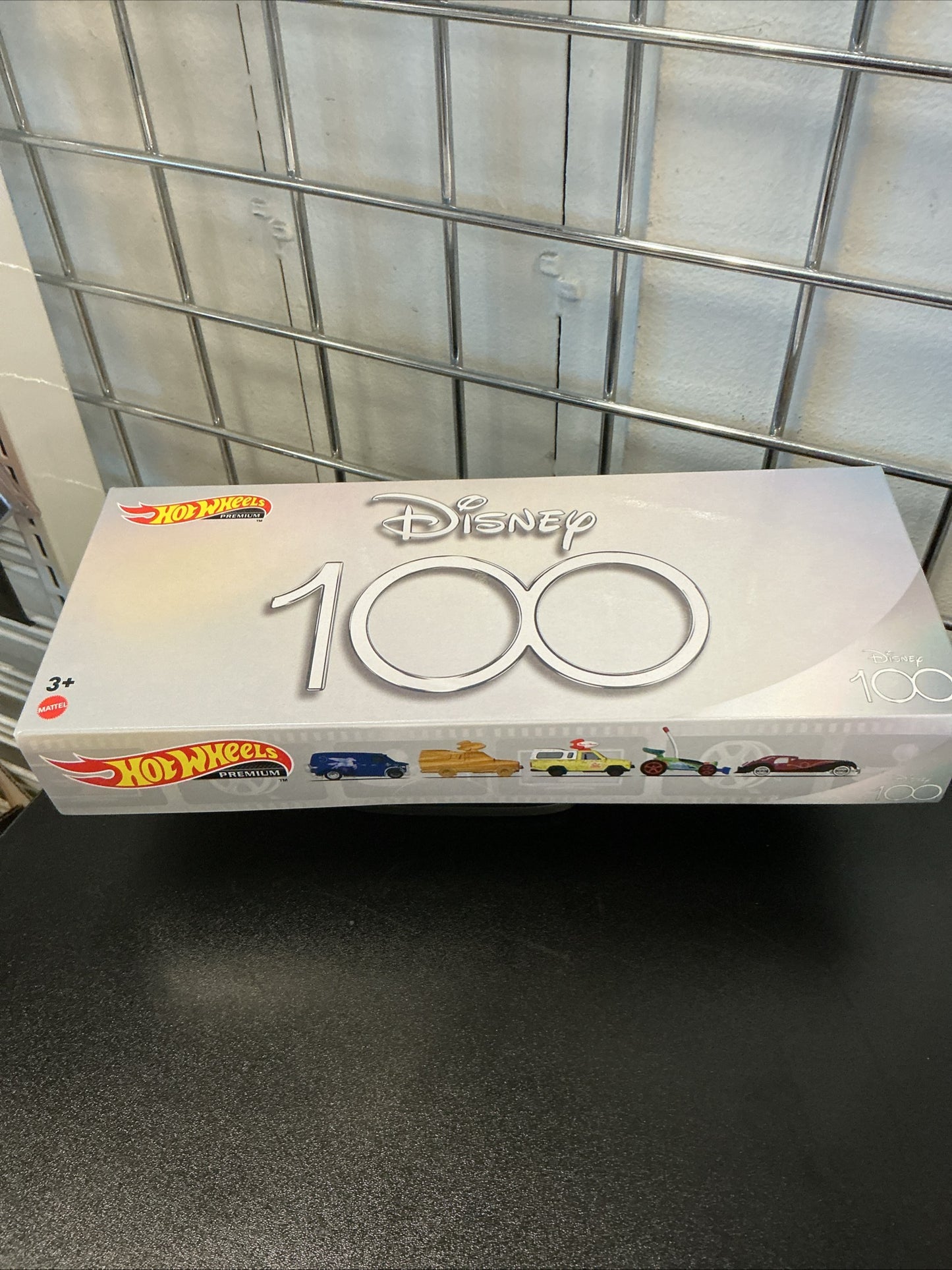 HOT WHEELS PREMIUM DISNEY 100 YEARS SET OF 5 CAR FACTORY SEALED COLLECTORS BOX