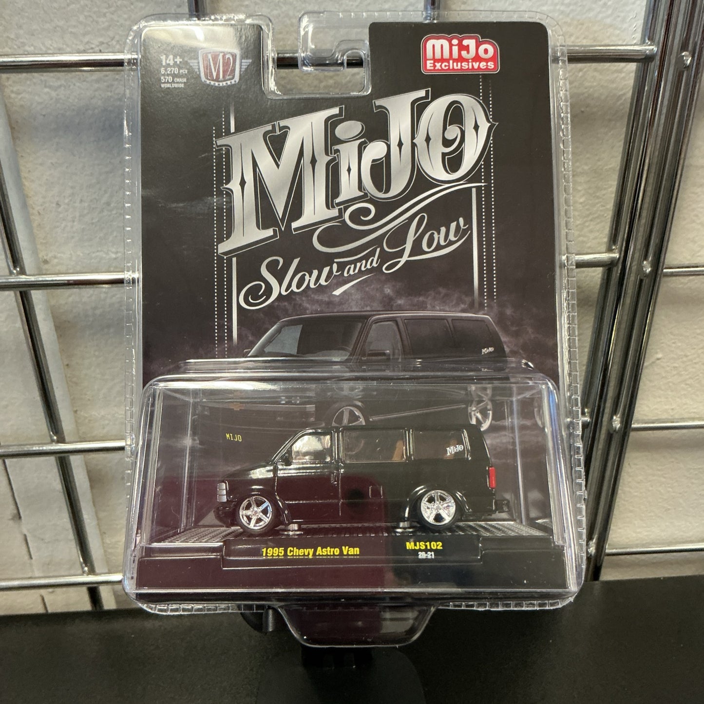 M2 Machines 1995 Chevrolet Astro Van Slow and Low Mjs102