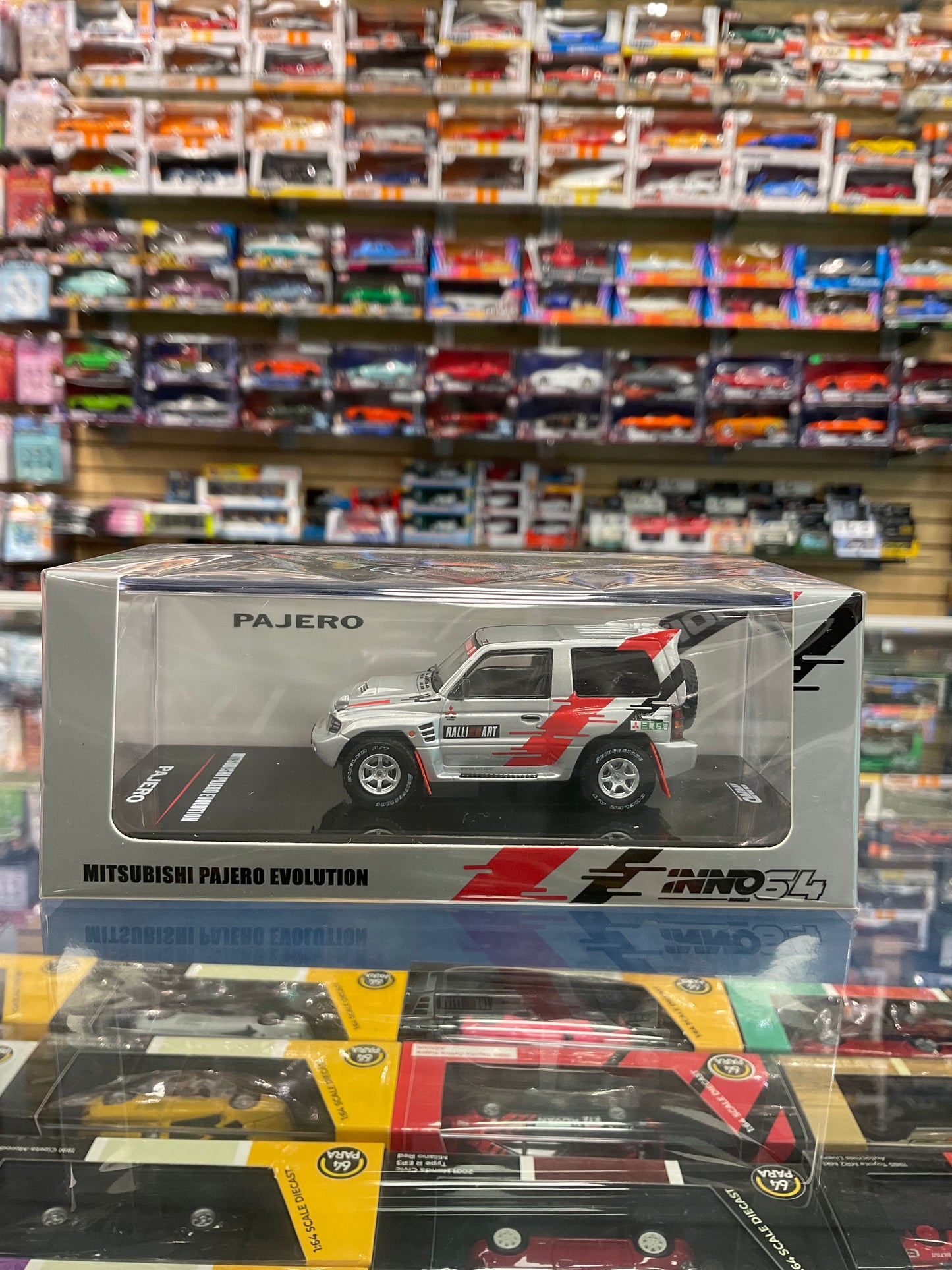 Inno64 Mitsubishi Pajiero Evolution Silver