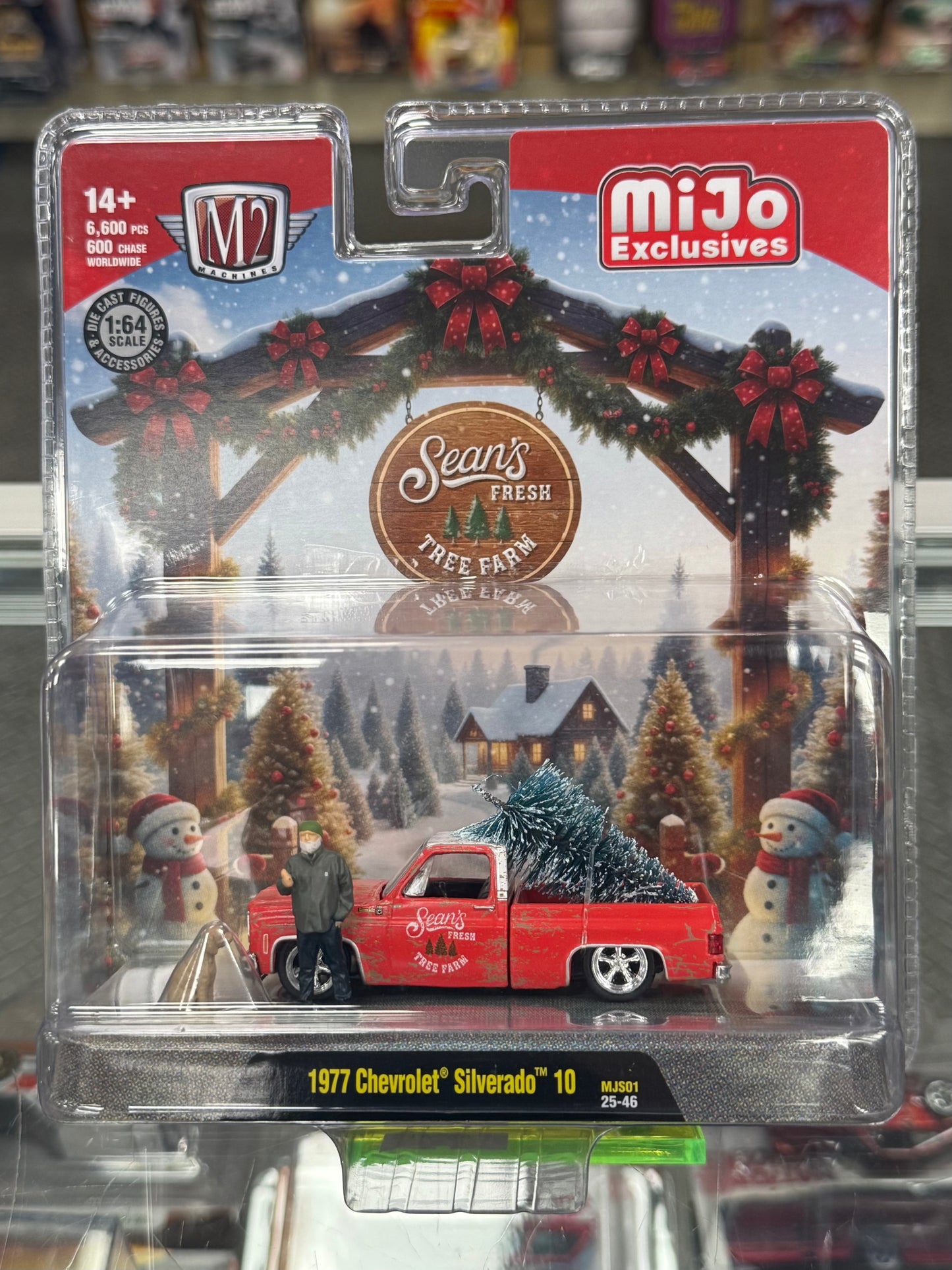M2 Machines 1977 Chevrolet Silverado 10 Sean and Dog Figure