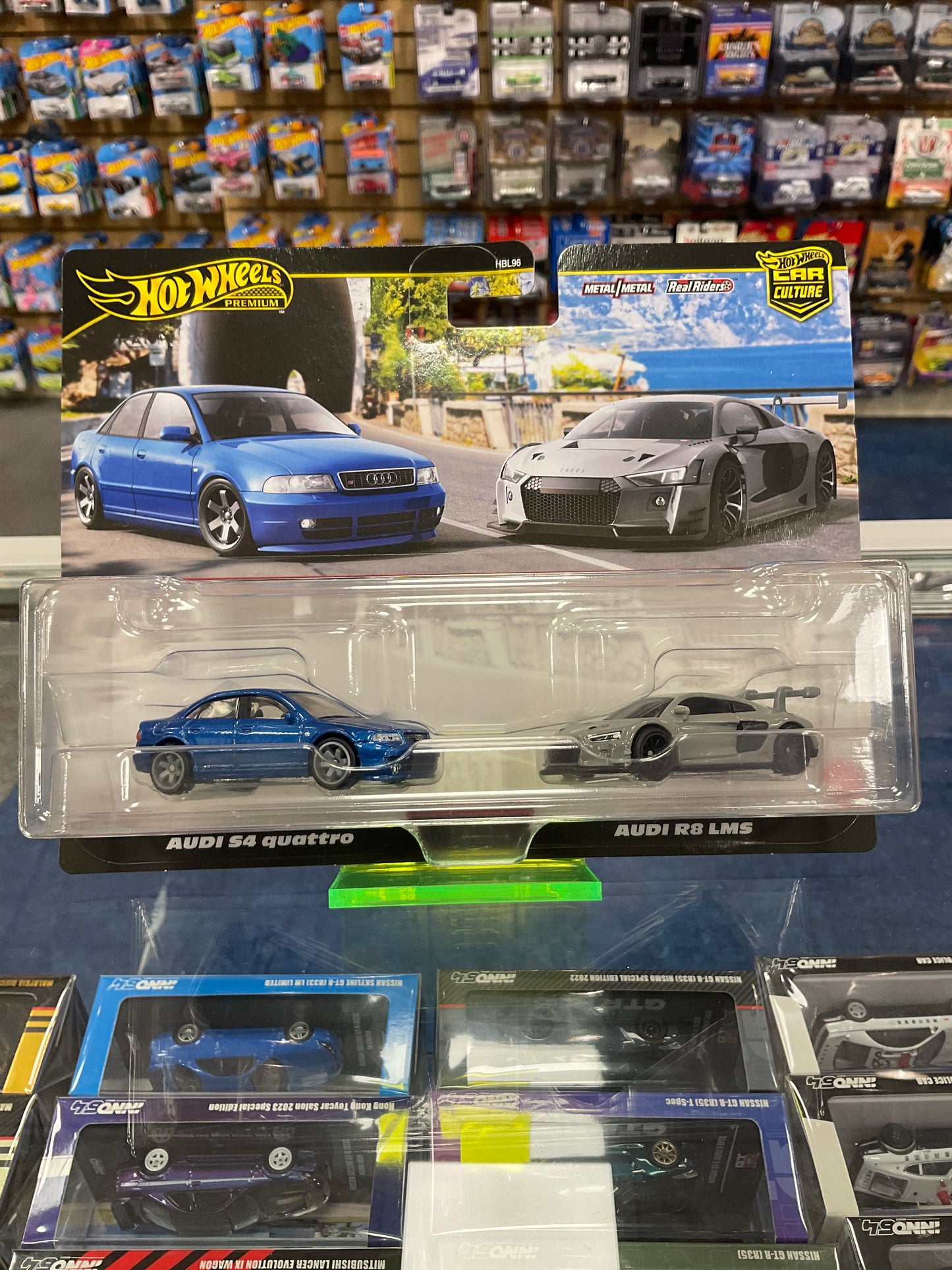 Hot Wheels Premium 2 pack Audi S4 Quattro and Audi R8 LMS