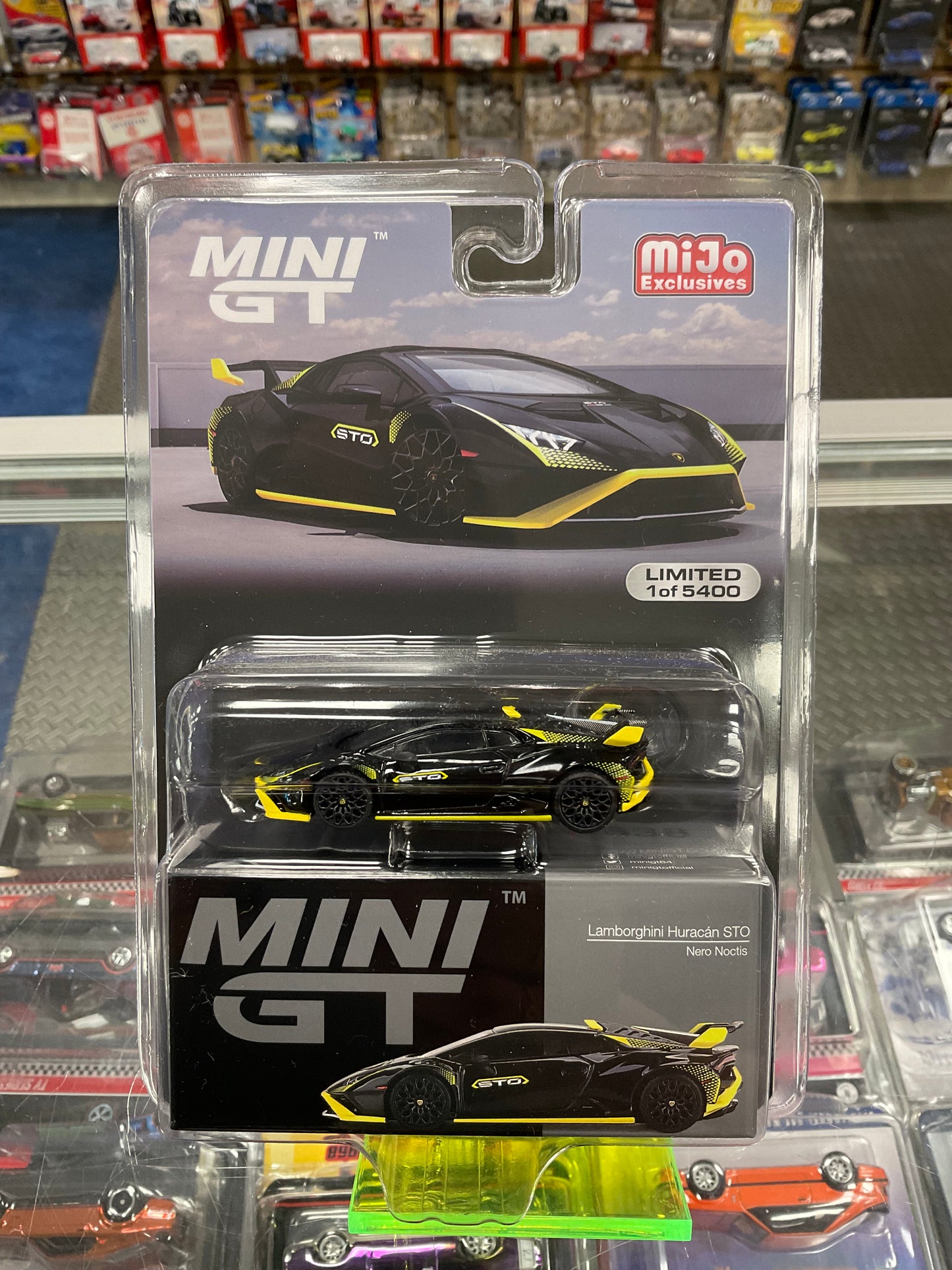 MiniGT 638 Lamborghini Huracán STO Nero Noctis