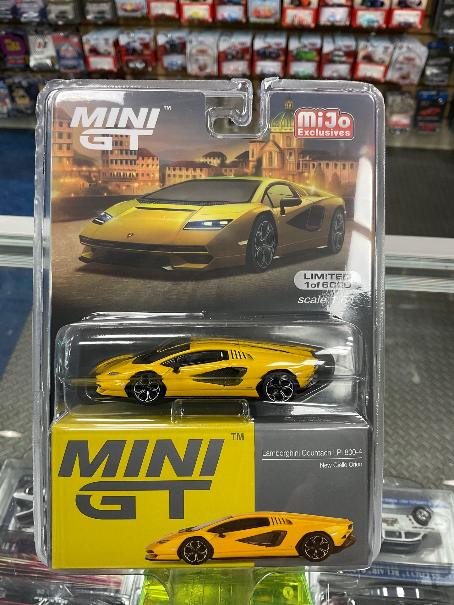 MiniGT 733 Lamborghini Countach LPI 800-4 New Giallo Orion