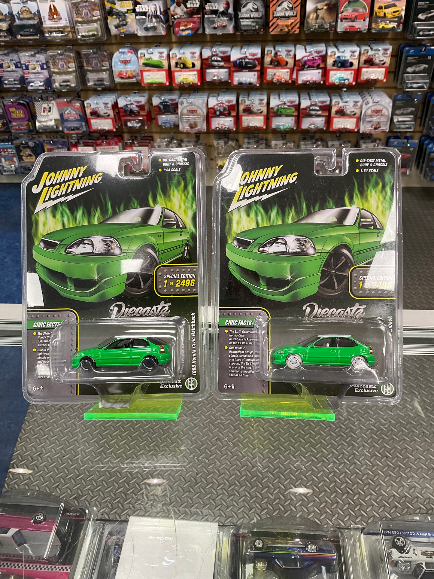 Johnny Lightning DiecastZ Exclusive 1998 Honda Civic Hatchback Green Chase and Regular Diecastz Exclusive