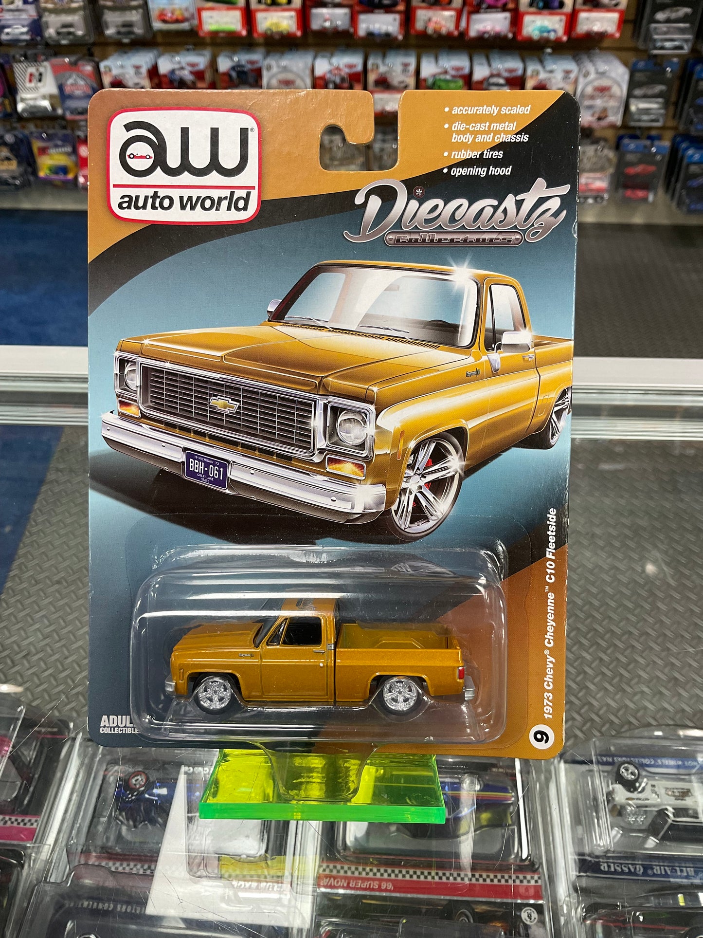 Auto World DiecastZ Exclusive 1973 Chevy Cheyenne C10 Fleetside Gold Chase and Regular Diecastz Exclusive