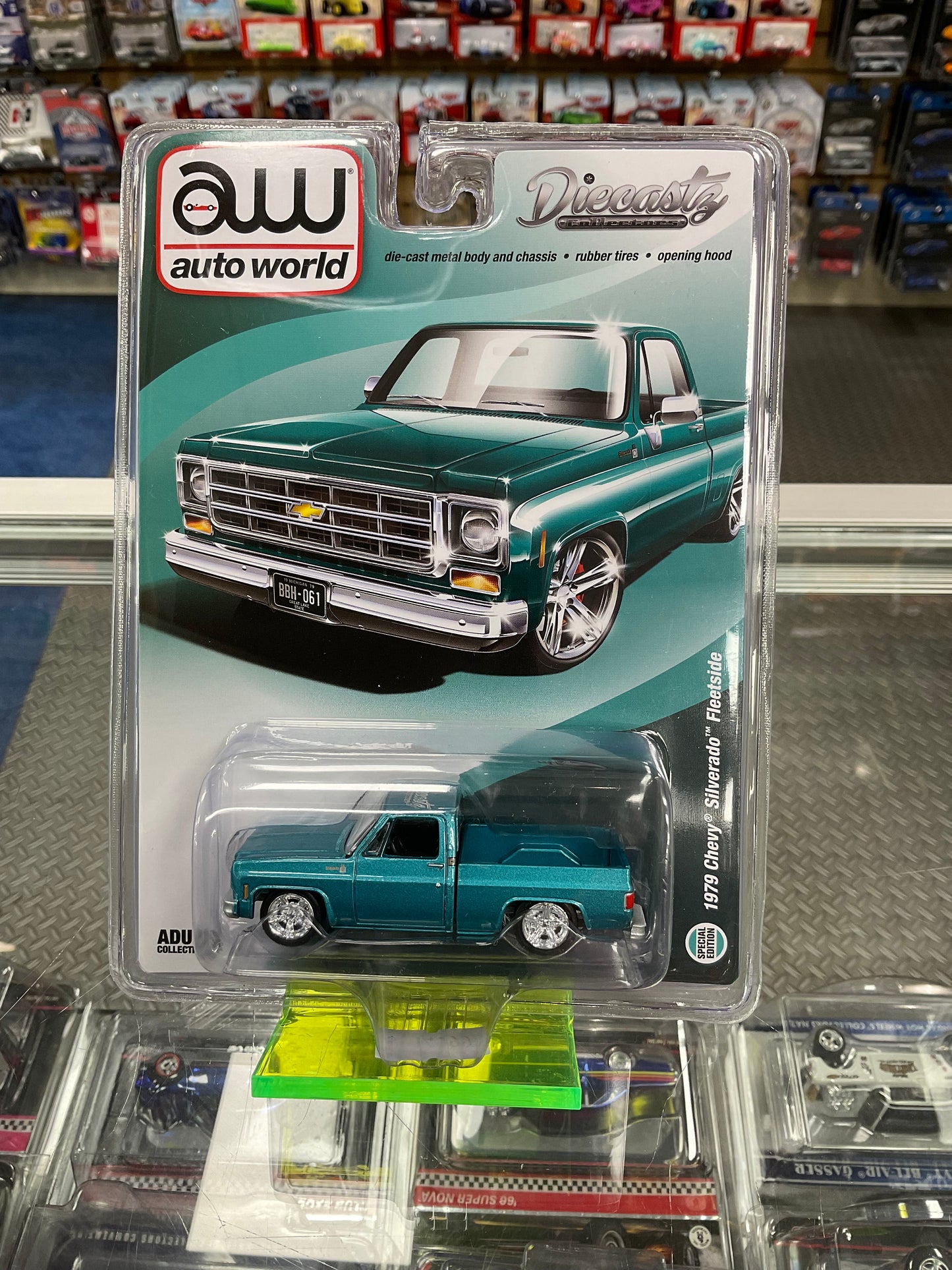 Autoworld Diecastz Exclusive 1979 Chevy Silverado Fleetside Aqua Blue Chase and Regular Diecastz Exclusive