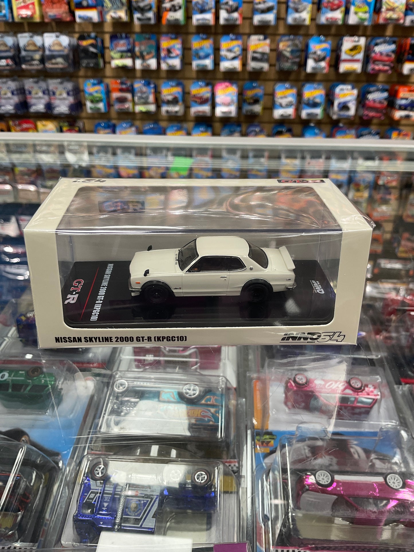 Inno64 Nissan Skyline 2000 GT-R KPGC10 white