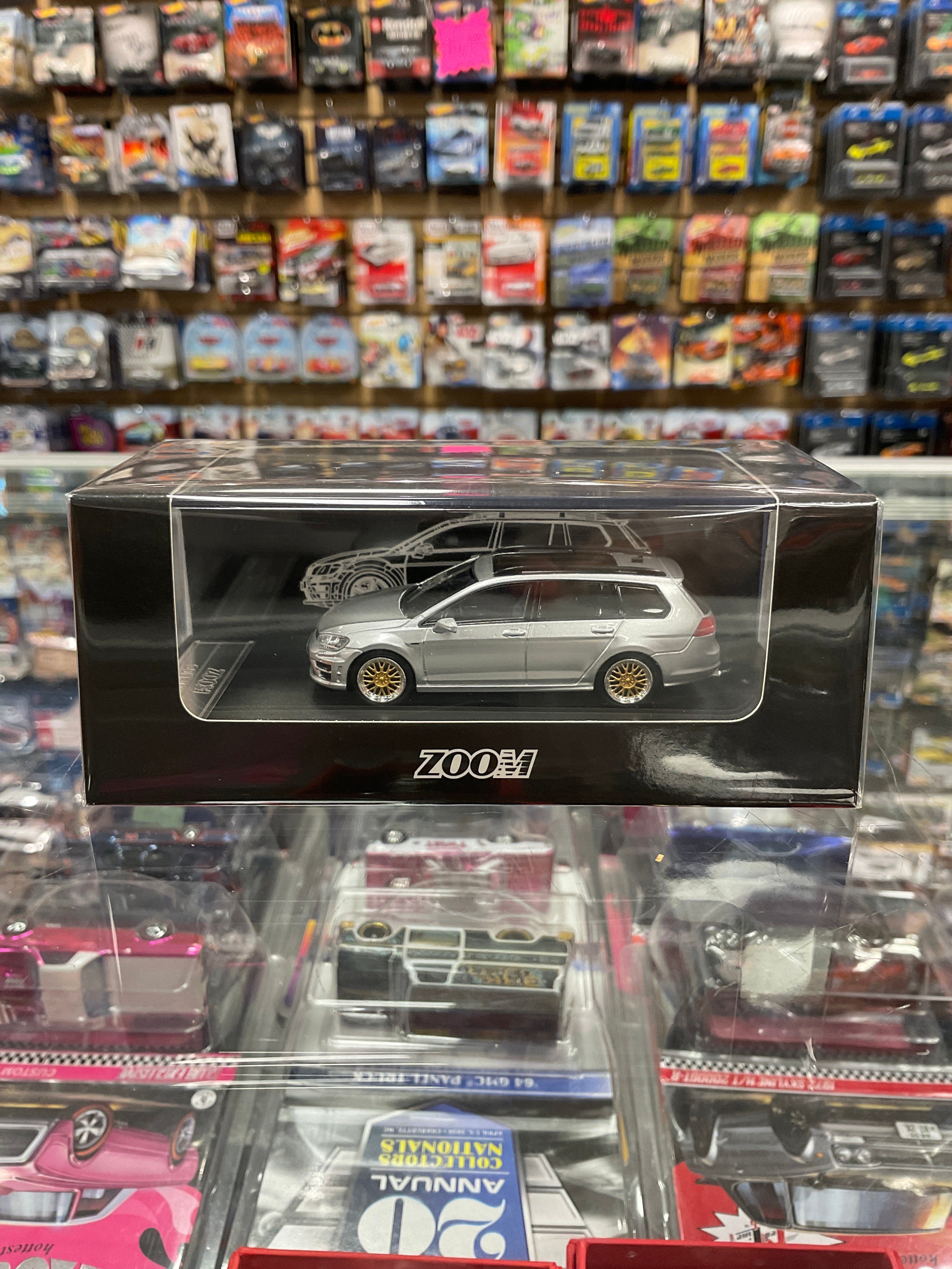 Zoom Volkswagen Golf VII R silver 7th gen travel version – Diecastz