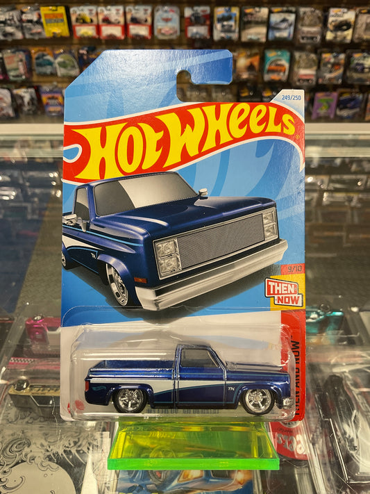 Hot wheels super treasure hunt 83 Chevy Silverado