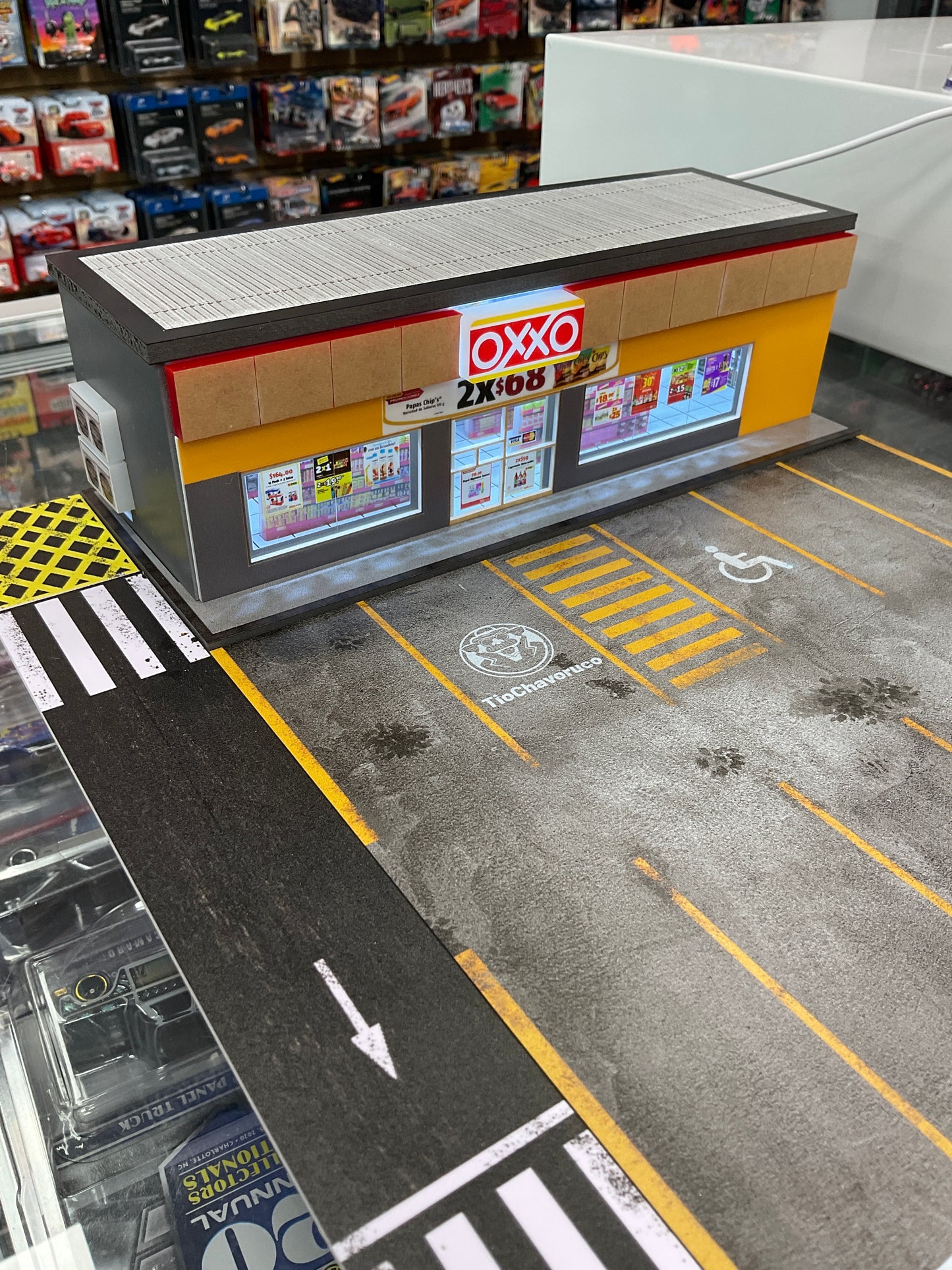 G-fans Mexico exclusive convince OXXO store with parking lot and light up sign